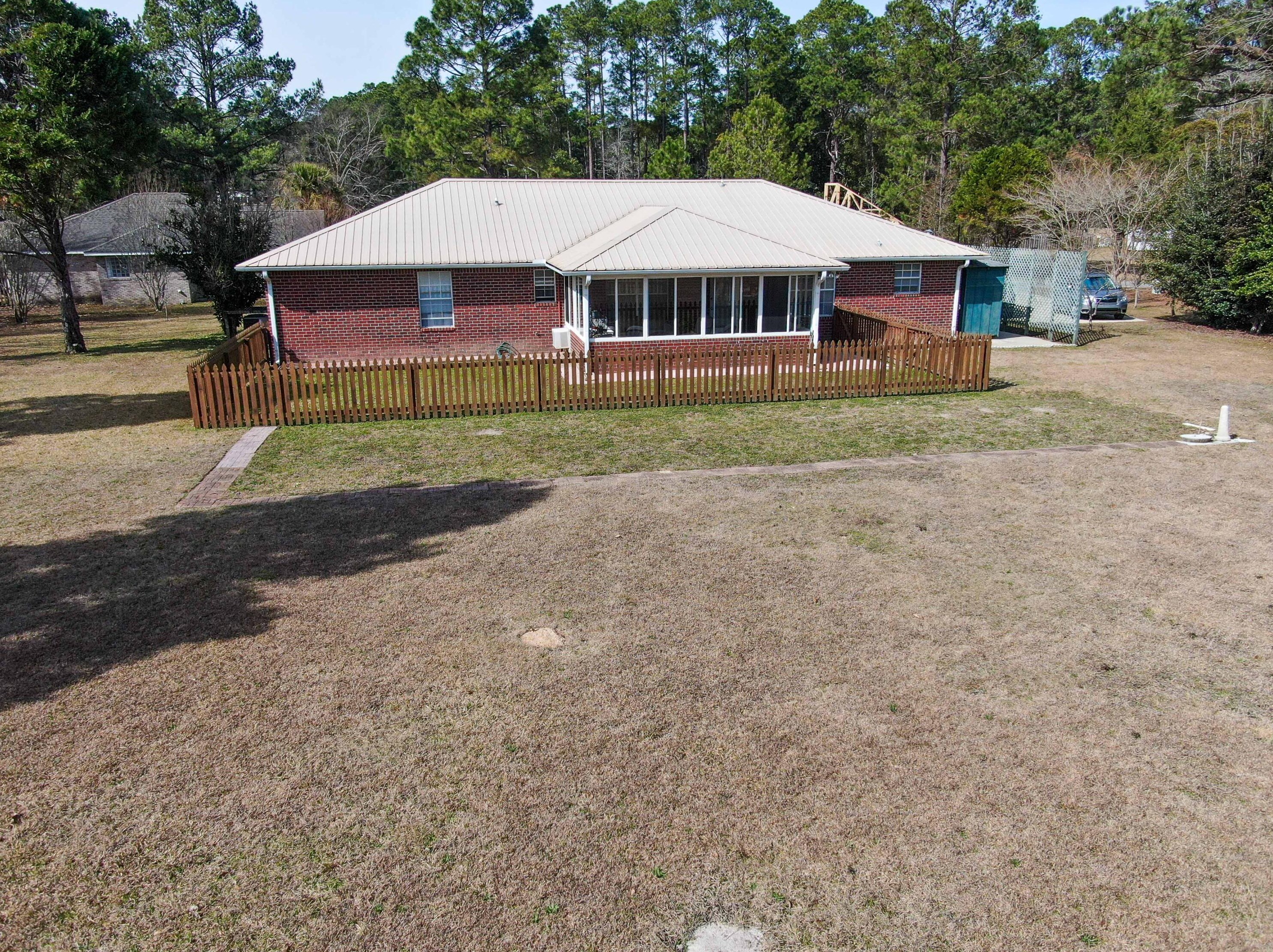 49 Holley Ln, Defuniak Springs FL  32435-3450 exterior