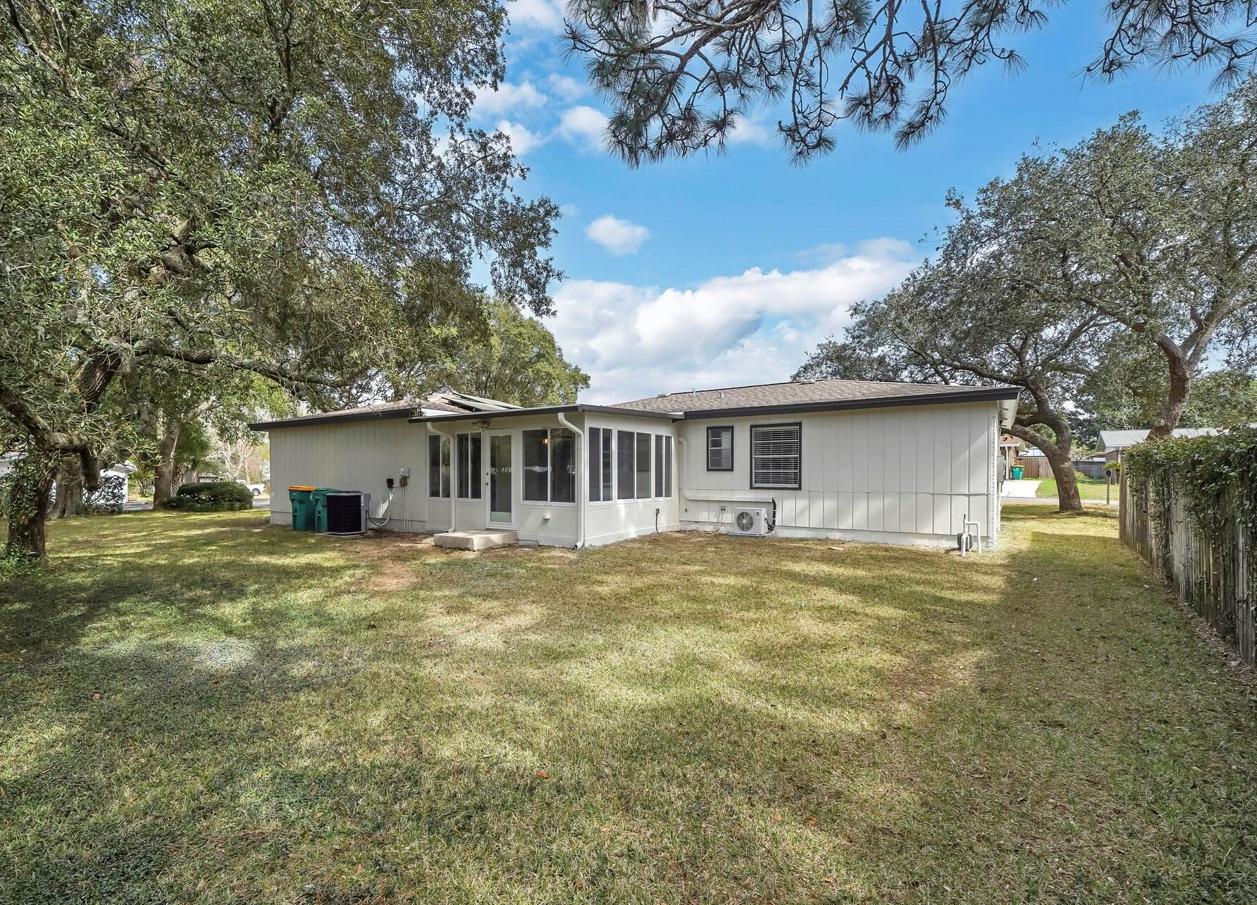 15 9th St, Shalimar FL  32579-1911 exterior