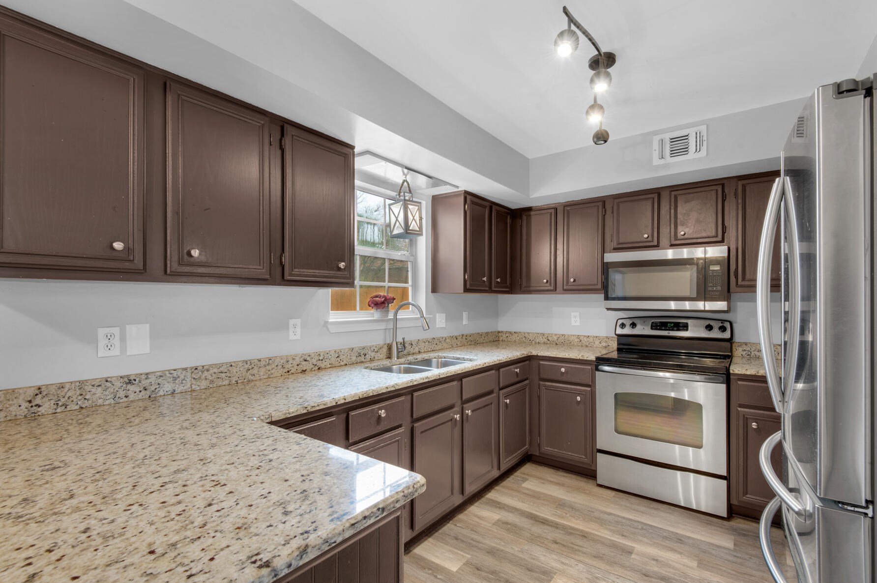 17 Ruby Cir, Mary Esther FL  32569-2600 exterior