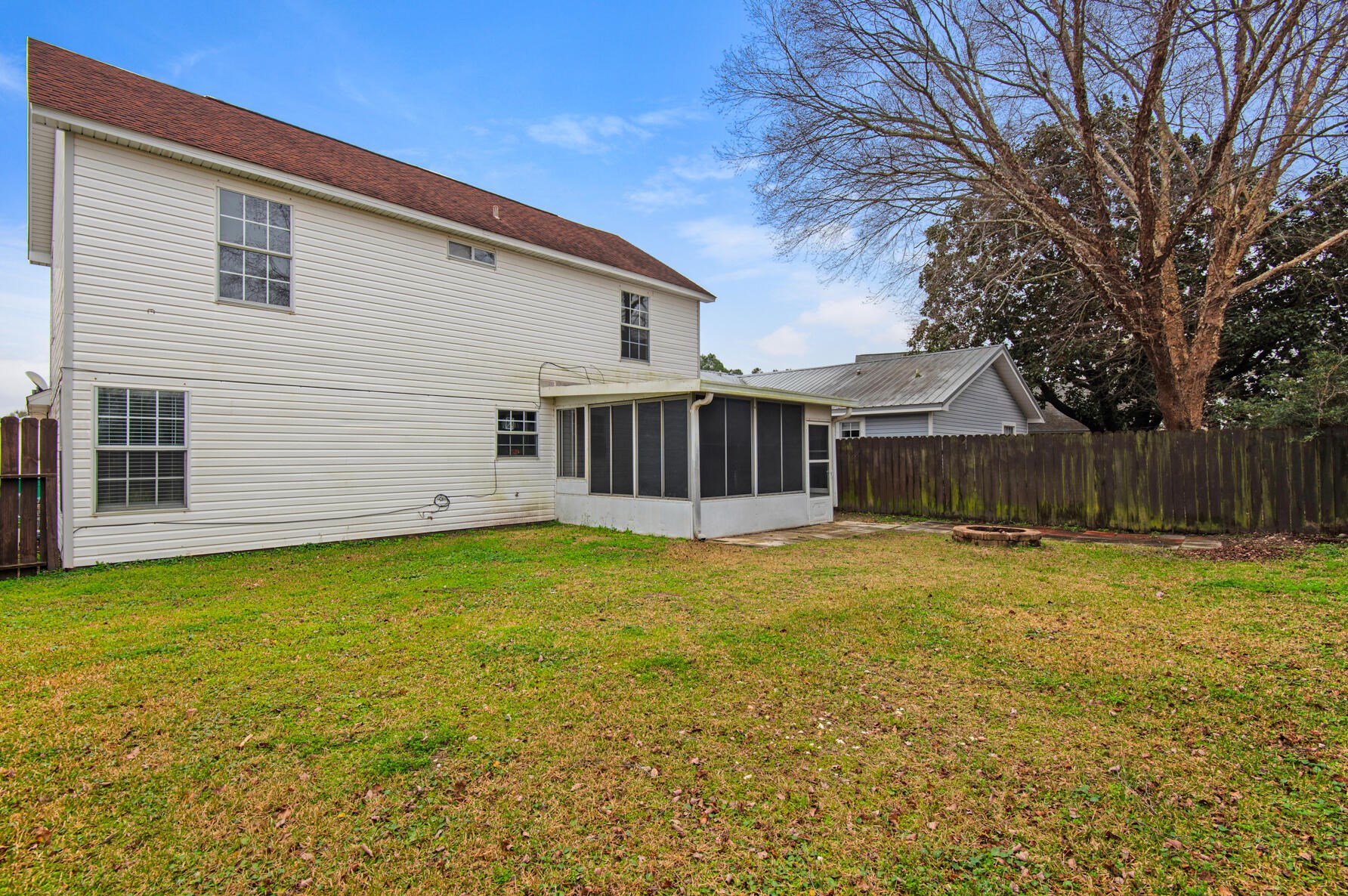 17 Ruby Cir, Mary Esther FL  32569-2600 exterior