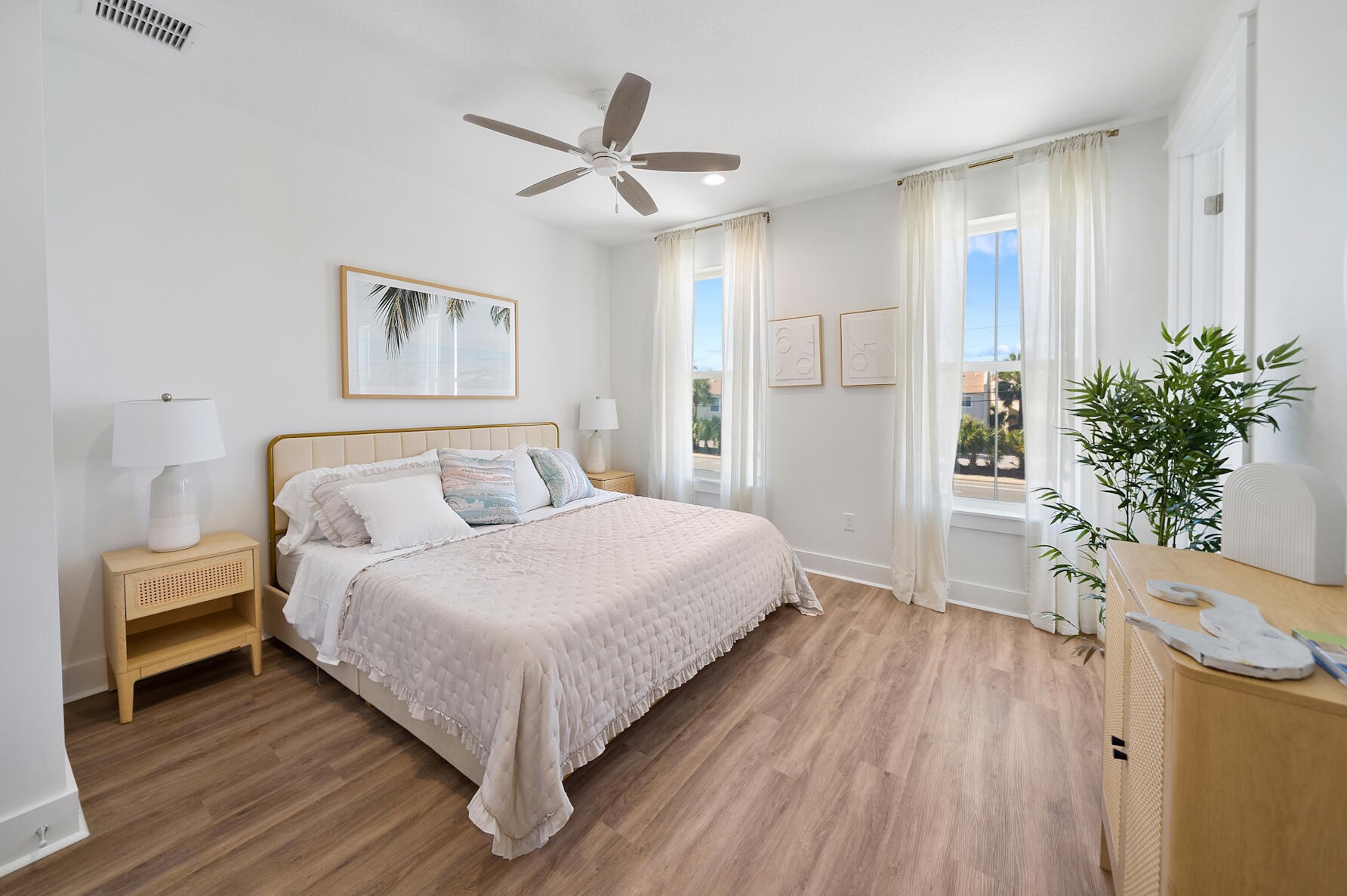 5300 Thomas Dr, Panama City FL 32408-6125 exterior