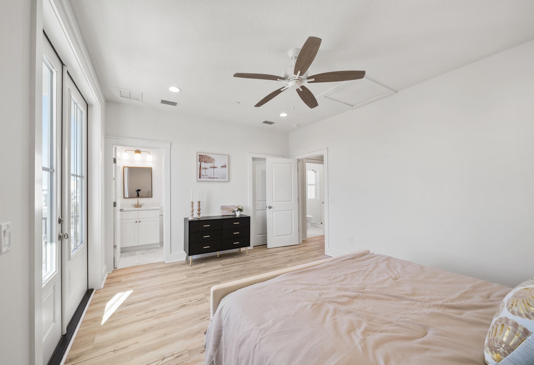 5300 Thomas Dr, Panama City FL 32408-6125 exterior