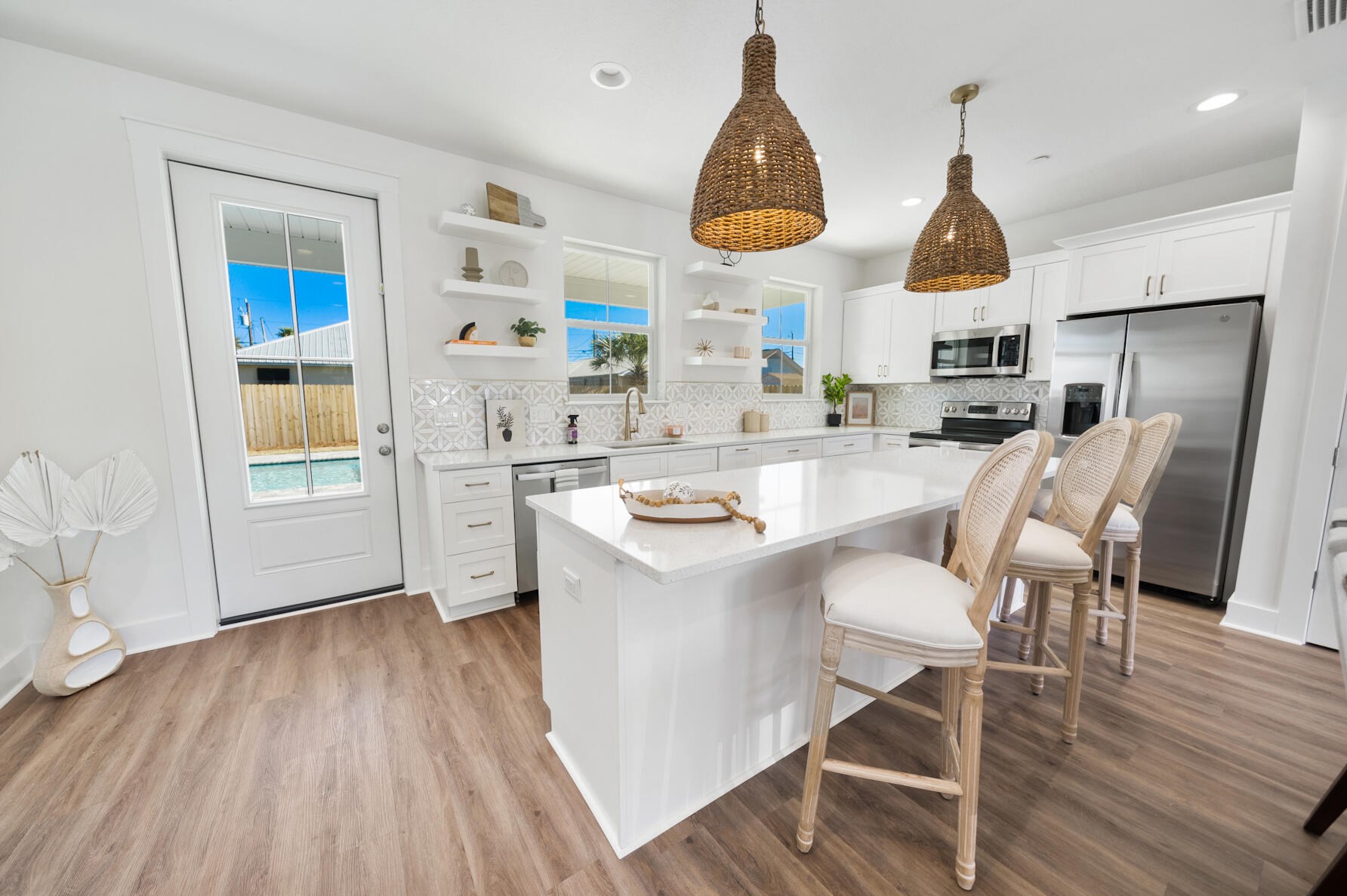 5300 Thomas Dr, Panama City FL 32408-6125 exterior