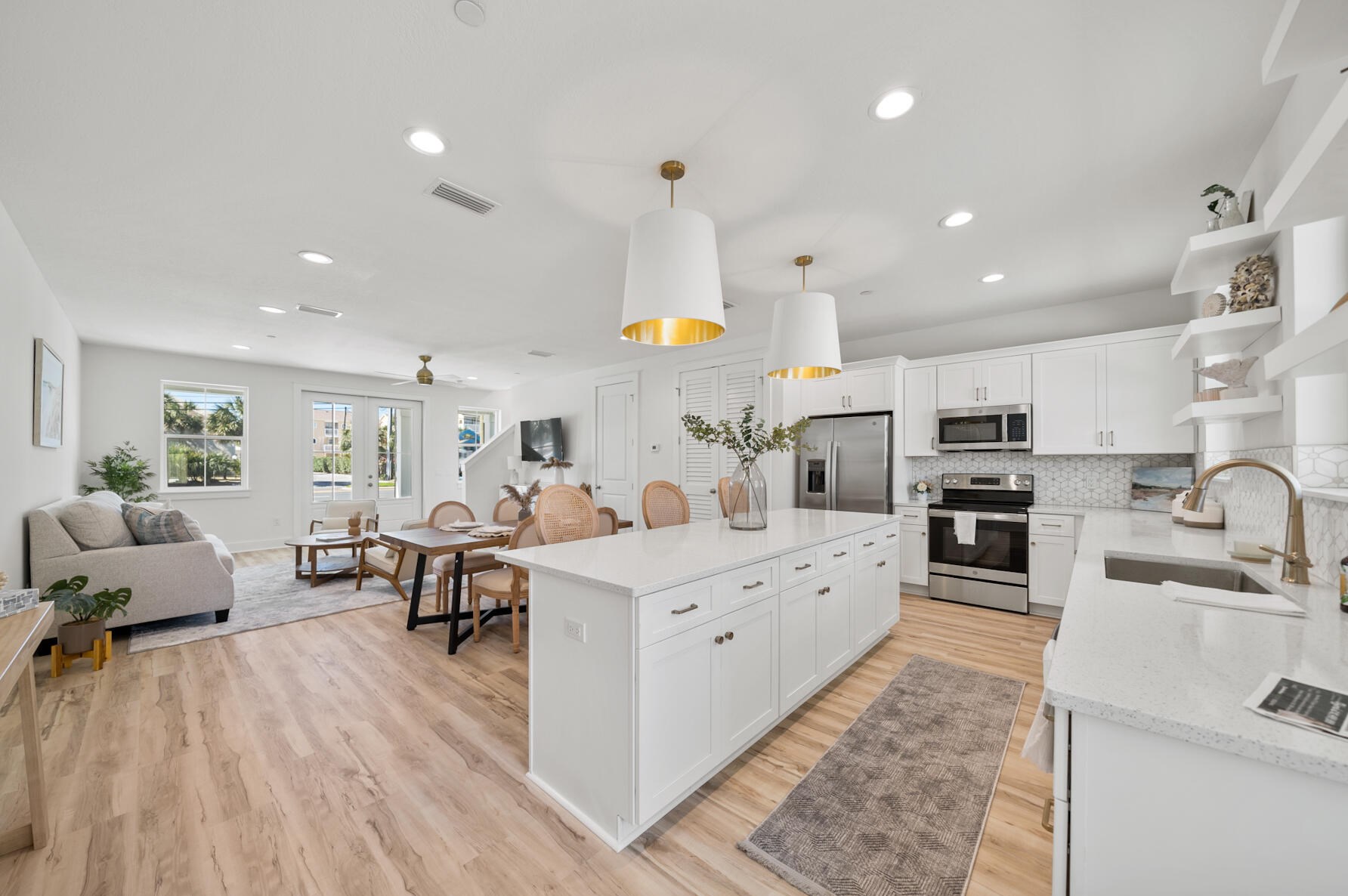 5300 Thomas Dr, Panama City FL 32408-6125 exterior