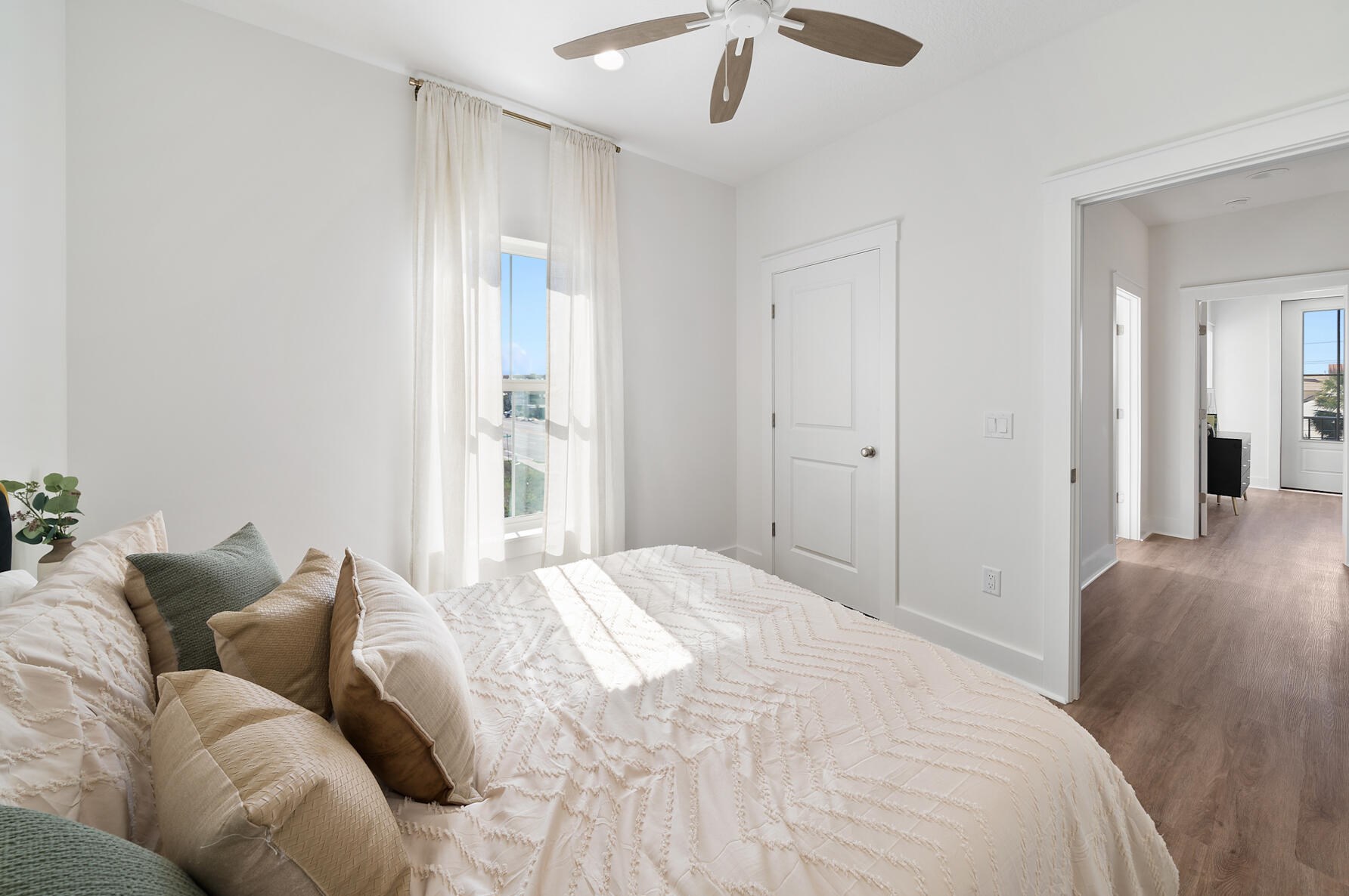 5300 Thomas Dr, Panama City FL 32408-6125 exterior