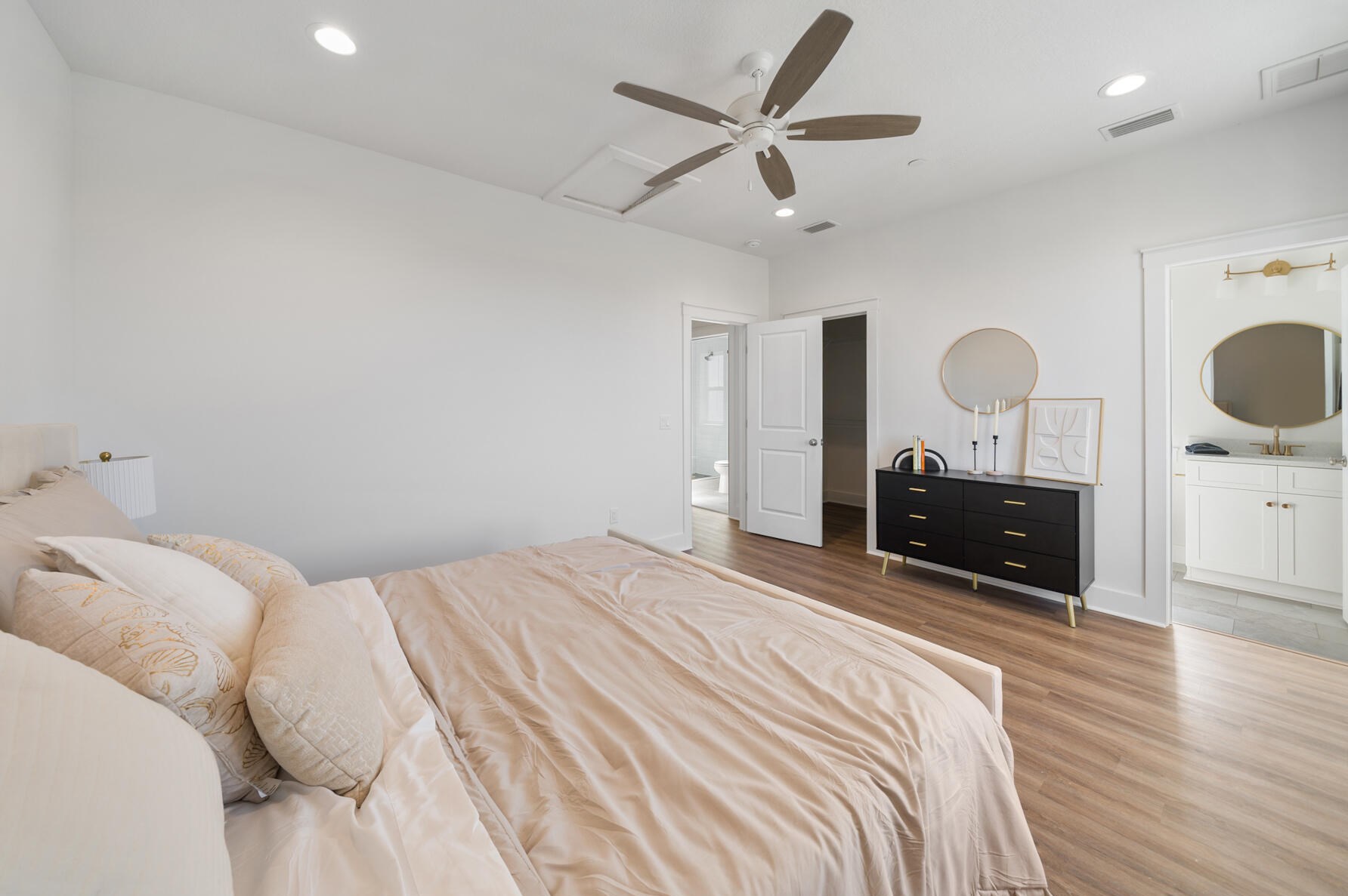 5300 Thomas Dr, Panama City FL 32408-6125 exterior