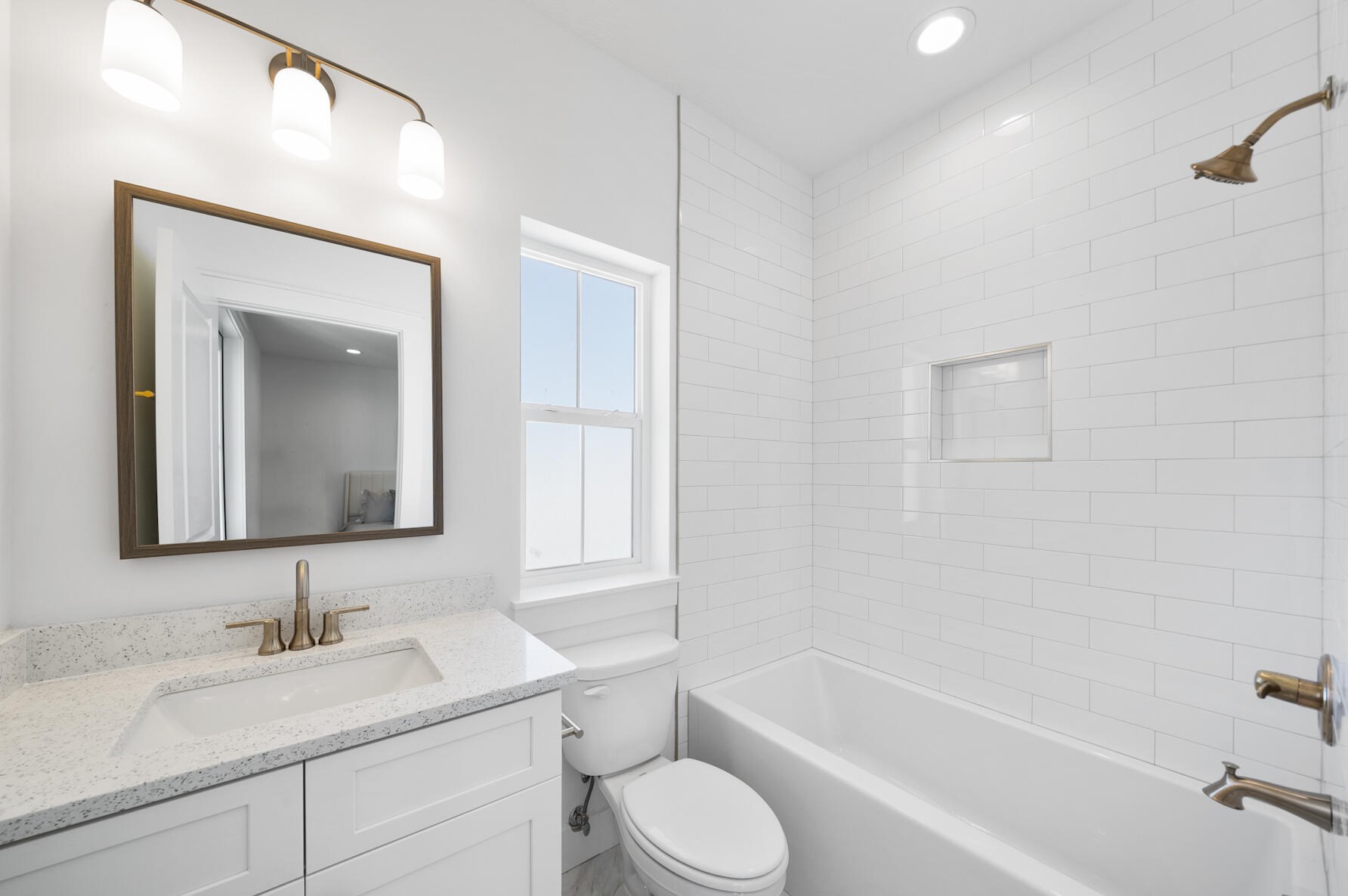 5300 Thomas Dr, Panama City FL 32408-6125 exterior