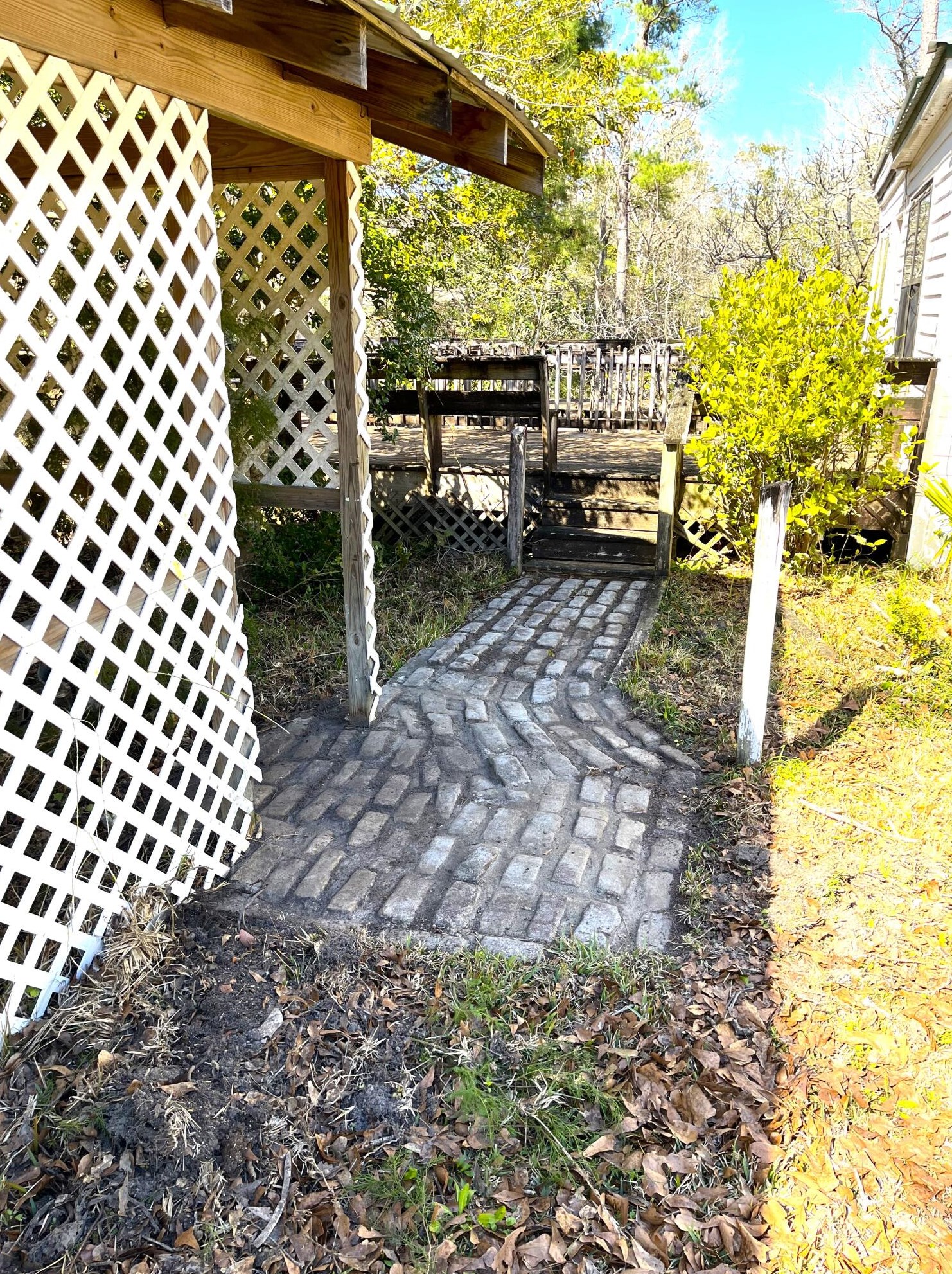 2061 G M C Ln, Crestview FL  32536-8422 exterior