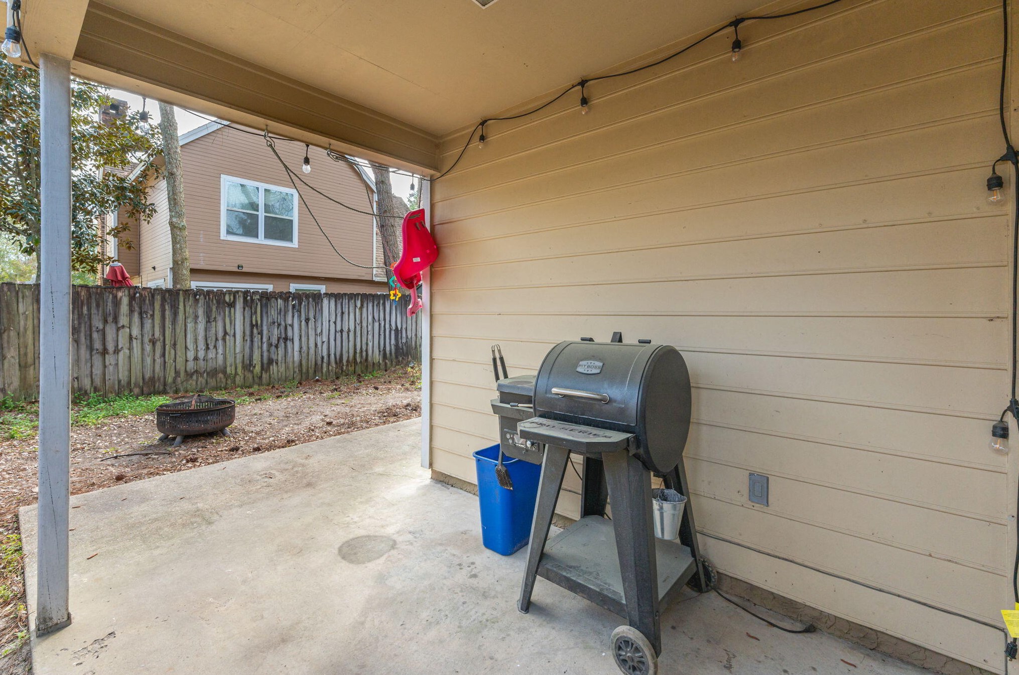 2814 Old Carriage Ln, Fort Walton Beach FL  32547-6853 exterior