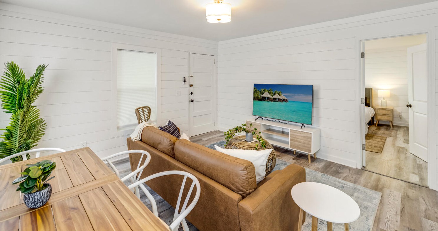 204 3 St, Panama City FL 32401-4832 exterior