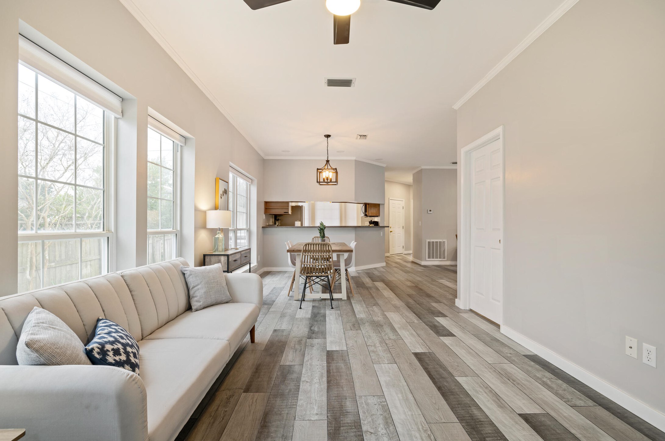 204 3 St, Panama City FL 32401-4832 exterior