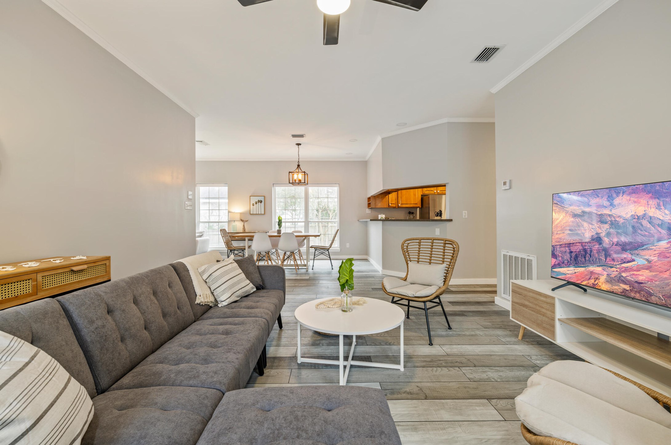 204 3 St, Panama City FL 32401-4832 exterior