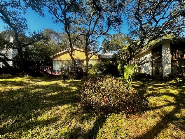 325 Miracle Strip Pkwy, Mary Esther FL  32569-1833 exterior