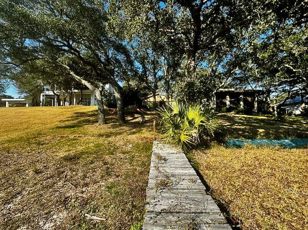 325 Miracle Strip Pkwy, Mary Esther FL  32569-1833 exterior