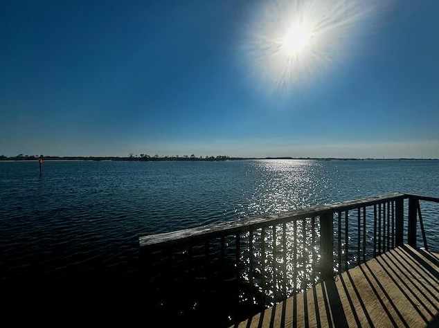 325 Miracle Strip Pkwy, Mary Esther FL  32569-1833 exterior