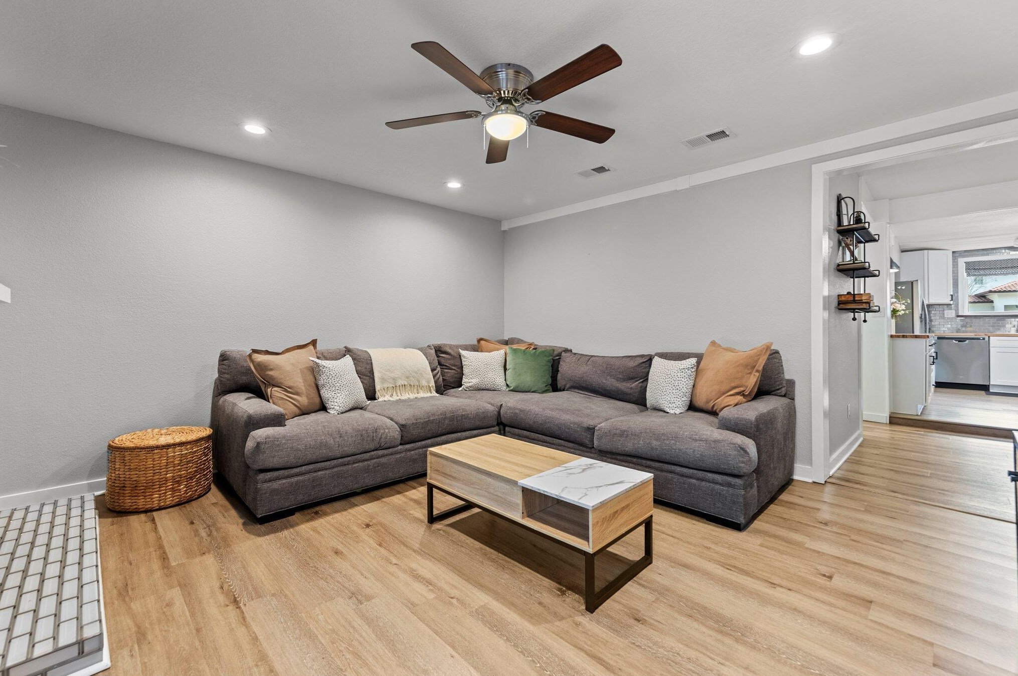 24 Bay Dr, Fort Walton Beach FL  32548-5166 exterior