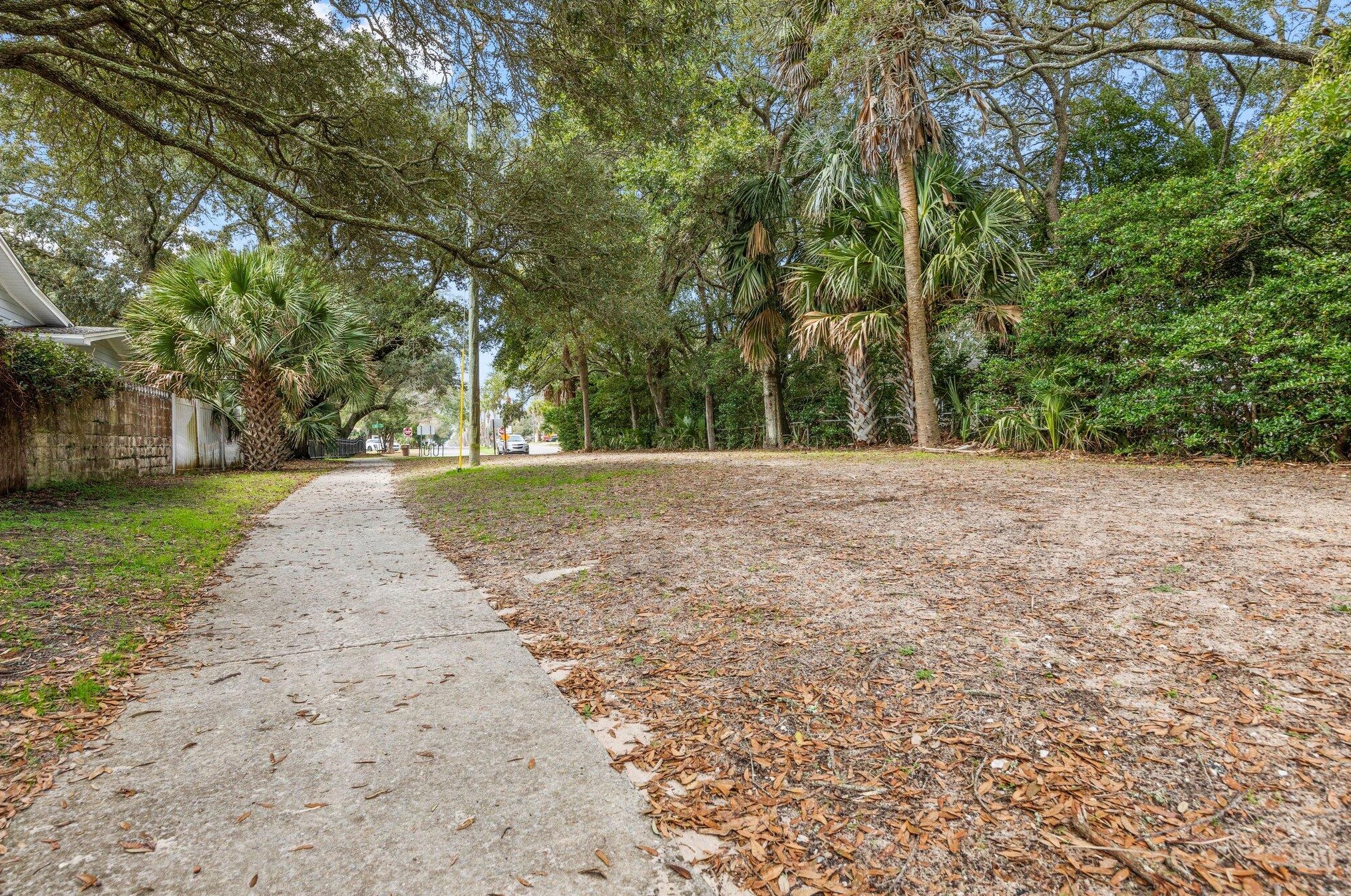 24 Bay Dr, Fort Walton Beach FL  32548-5166 exterior