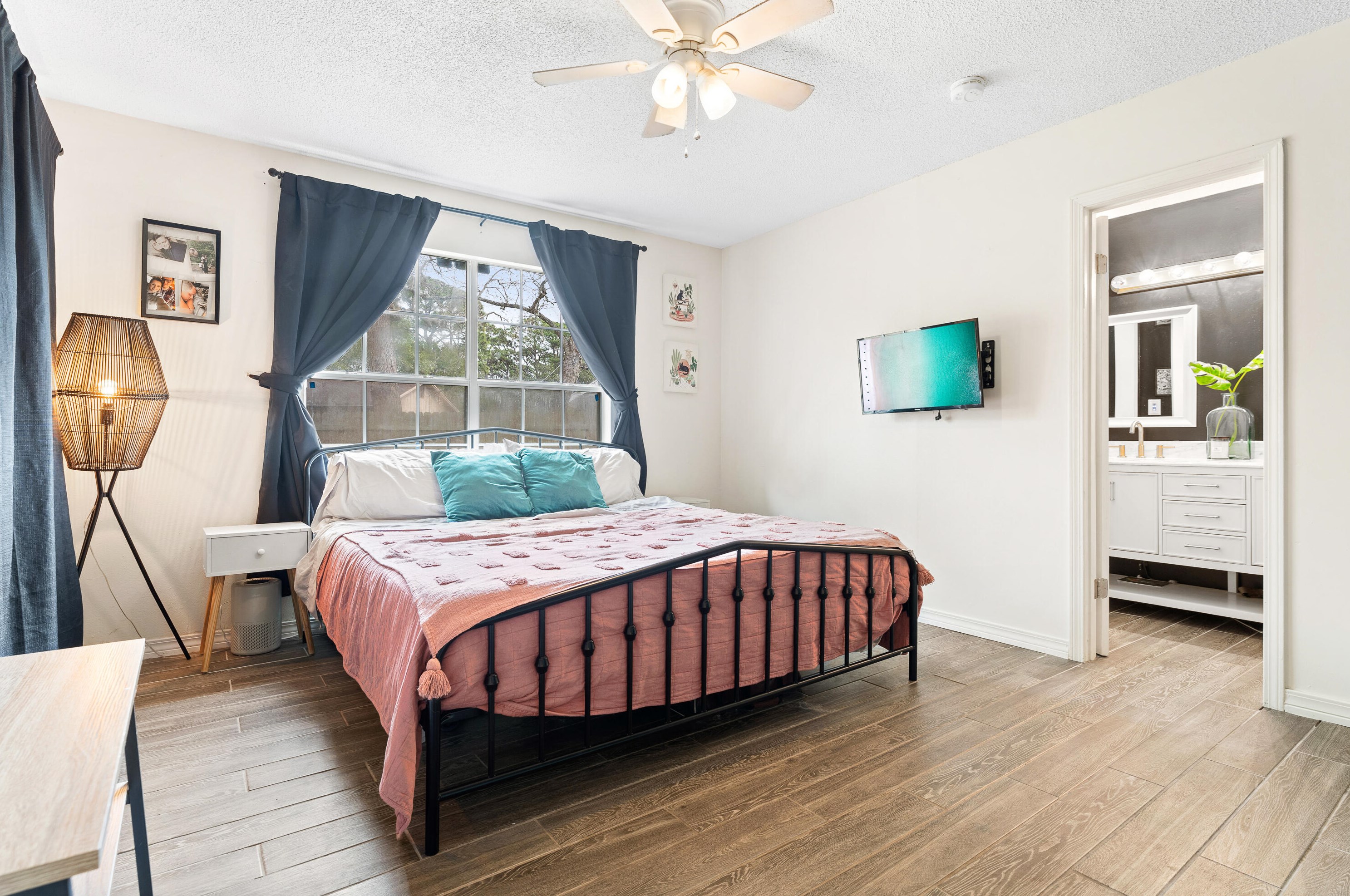 220 Woodland Park Cir, Mary Esther FL  32569-1569 exterior
