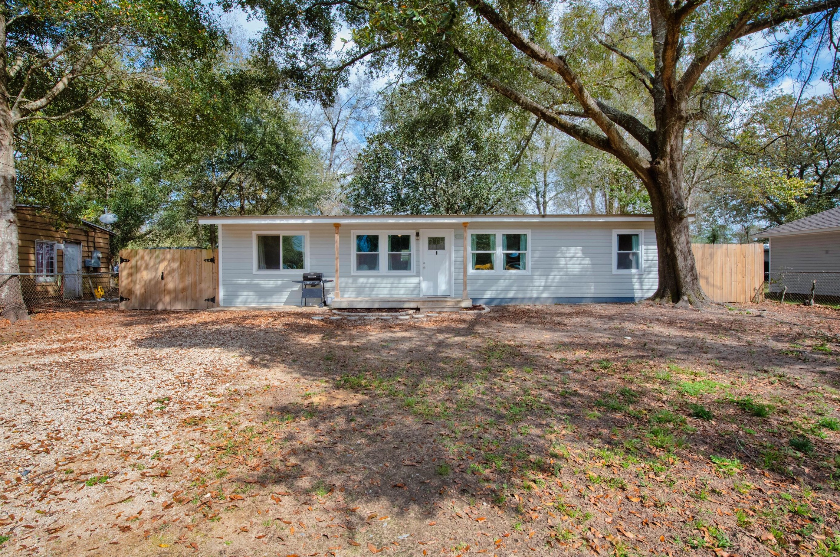 6098 Syrcle Ave, Milton FL  32570-3433 exterior