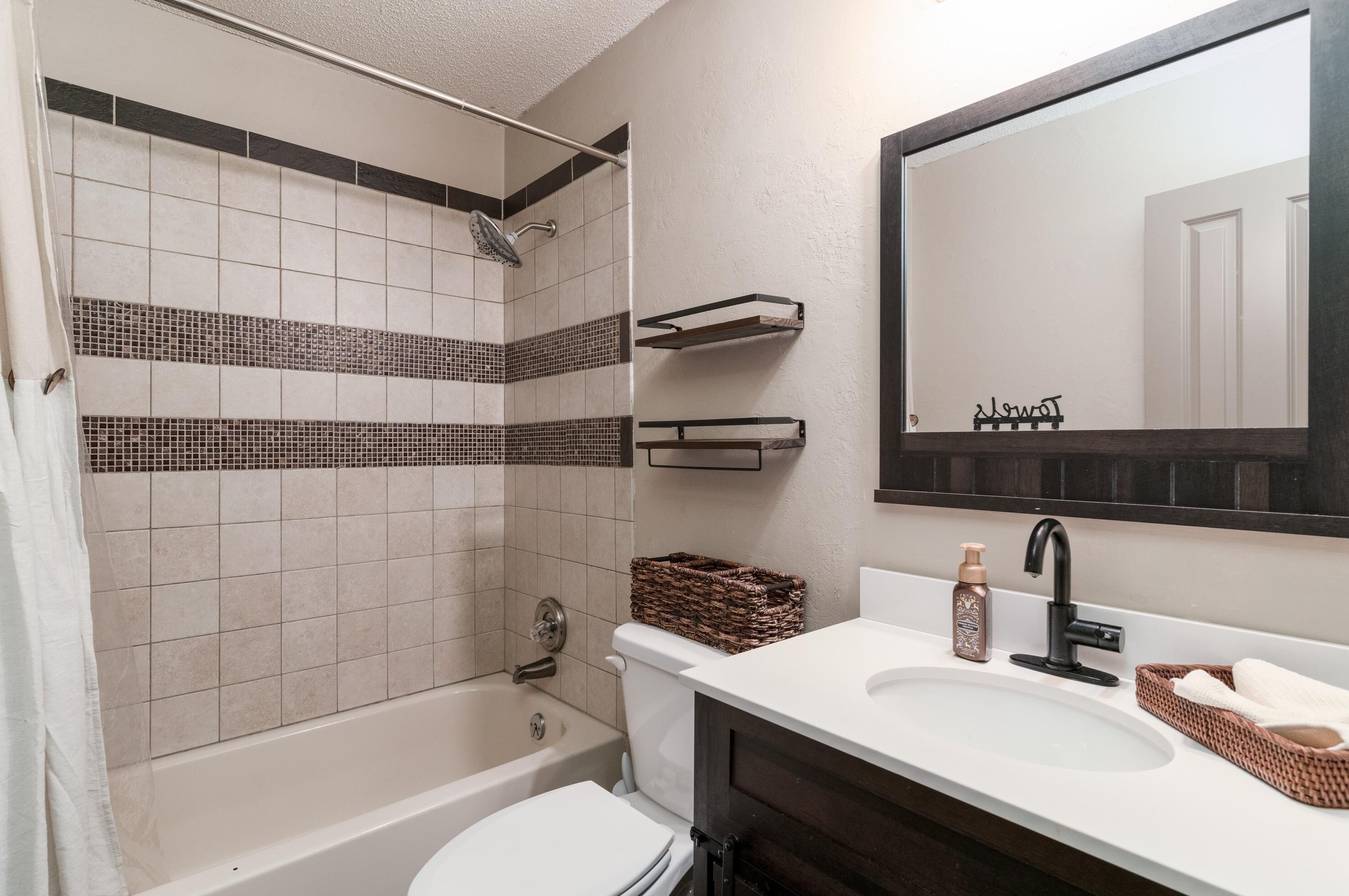 944 Ridgewood Way, Niceville FL  32578-4207 exterior