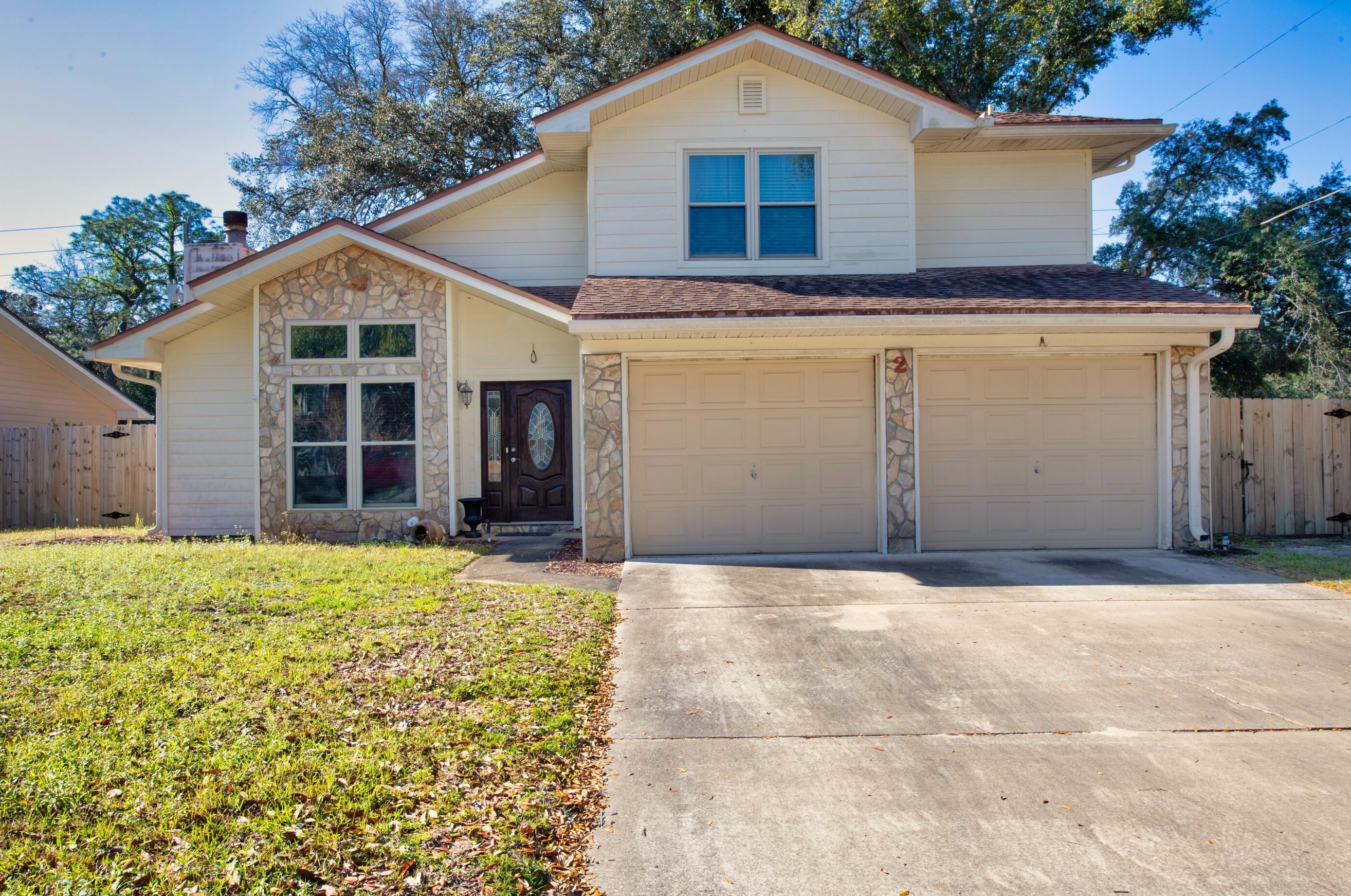2 Shamrock Dr, Mary Esther FL  32569-1869 exterior