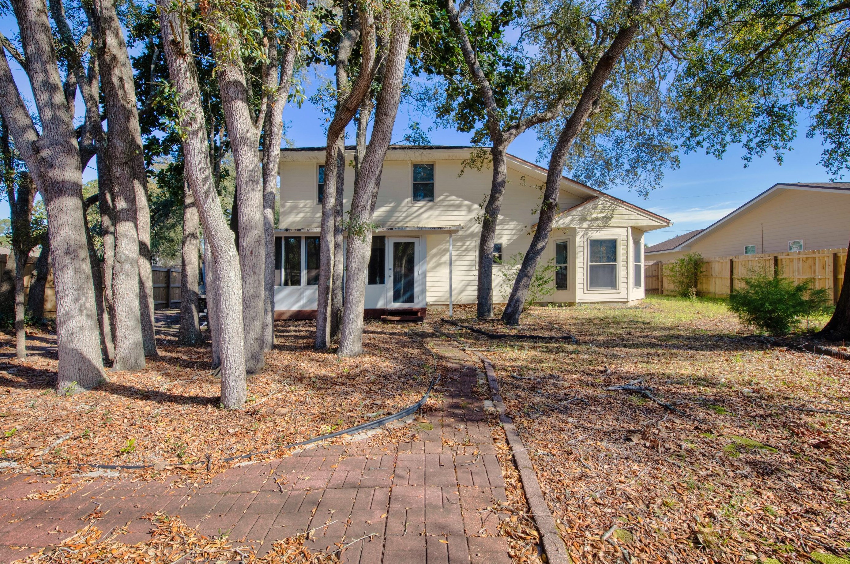 2 Shamrock Dr, Mary Esther FL  32569-1869 exterior