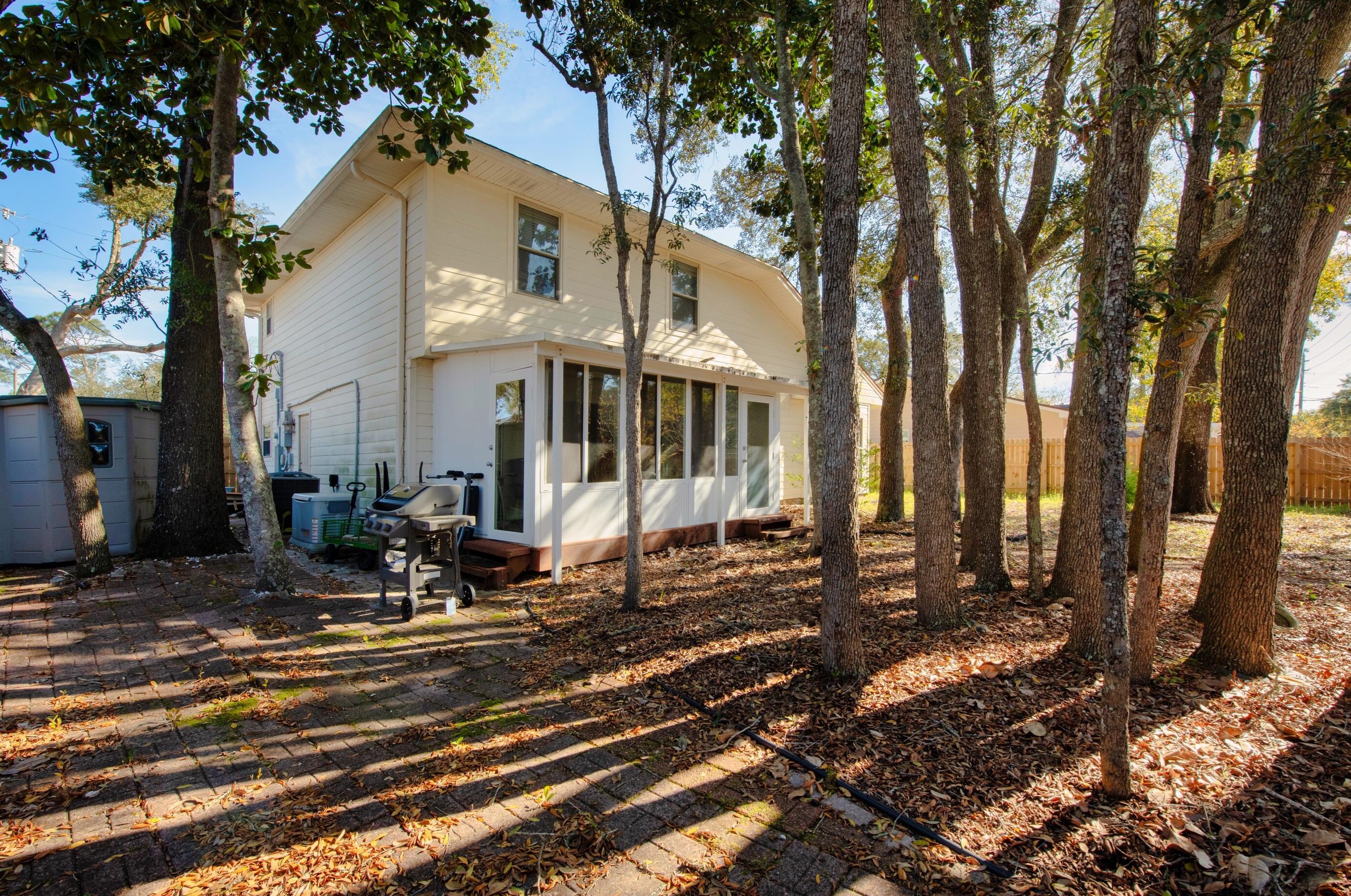 2 Shamrock Dr, Mary Esther FL  32569-1869 exterior