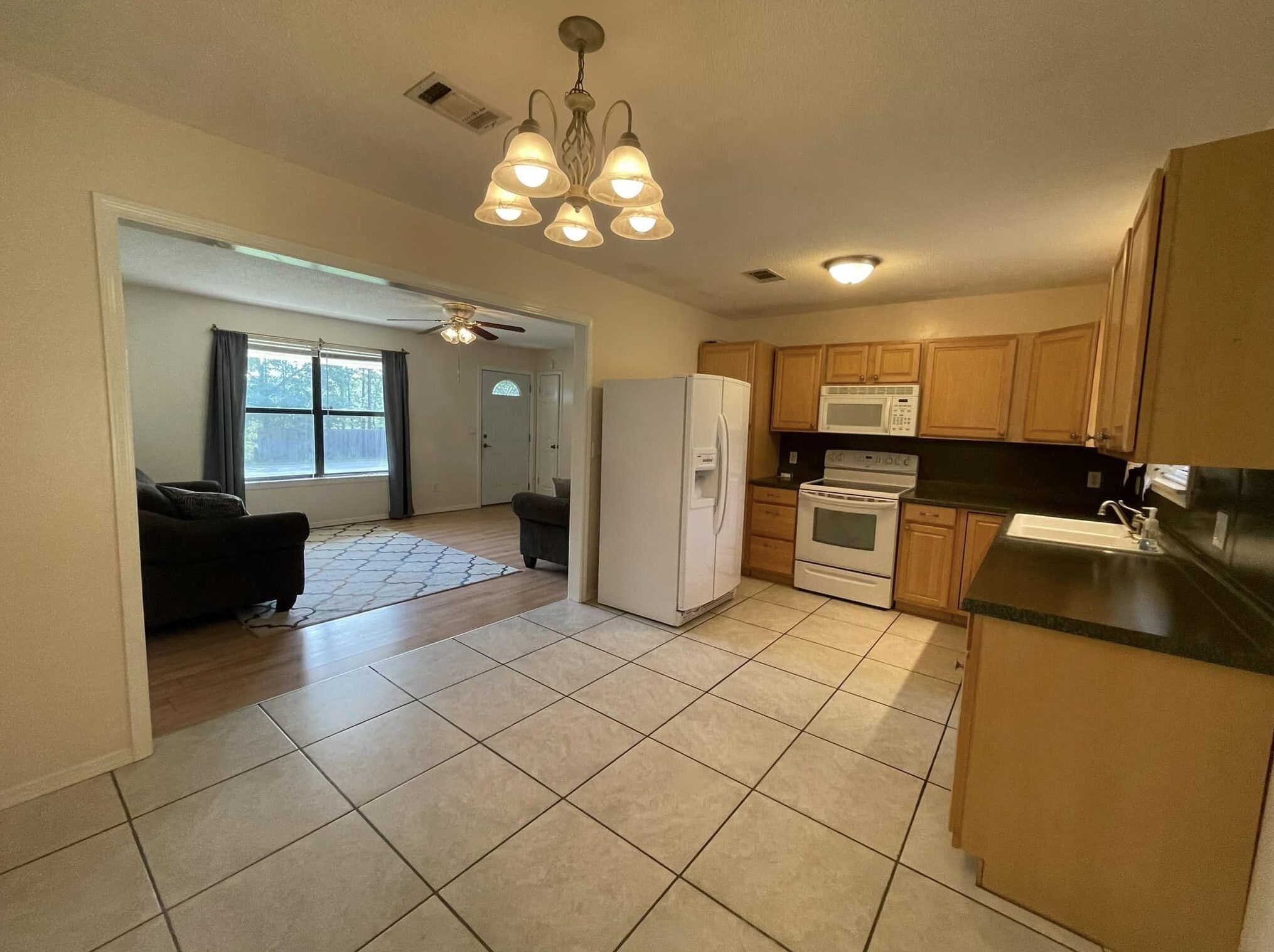 688 Roberts Dr, Defuniak Springs FL  32433-3557 exterior
