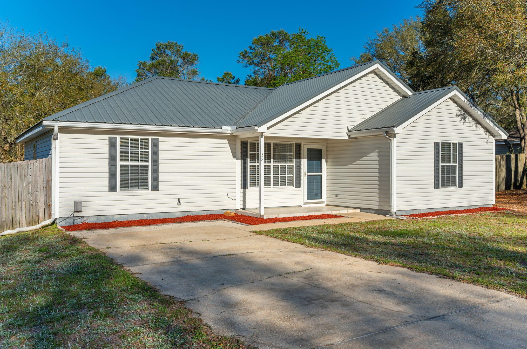 55 Oakridge Way, Defuniak Springs FL  32433-8168 exterior