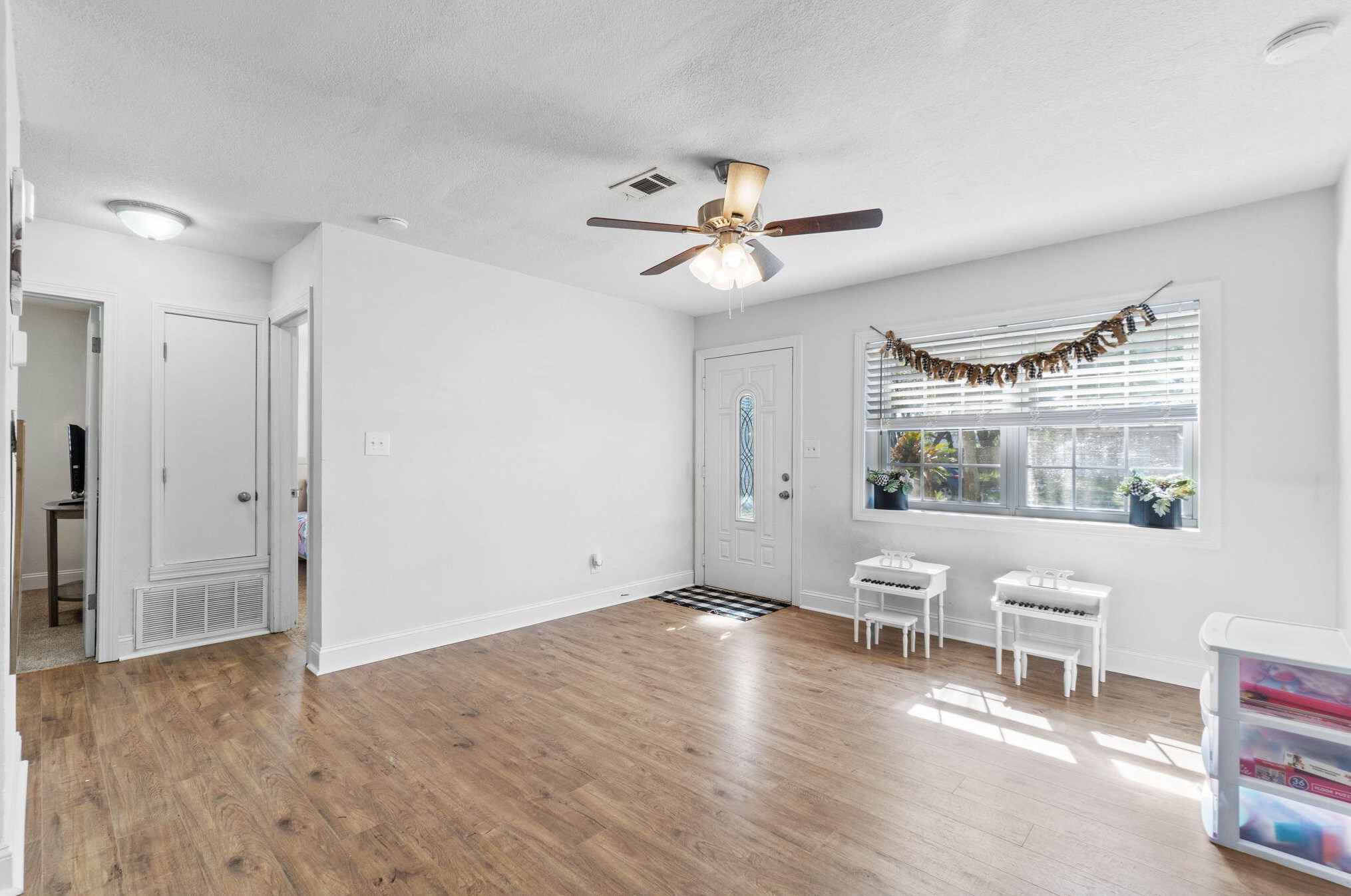 400 Shrewsbury Rd, Mary Esther FL  32569-1736 exterior