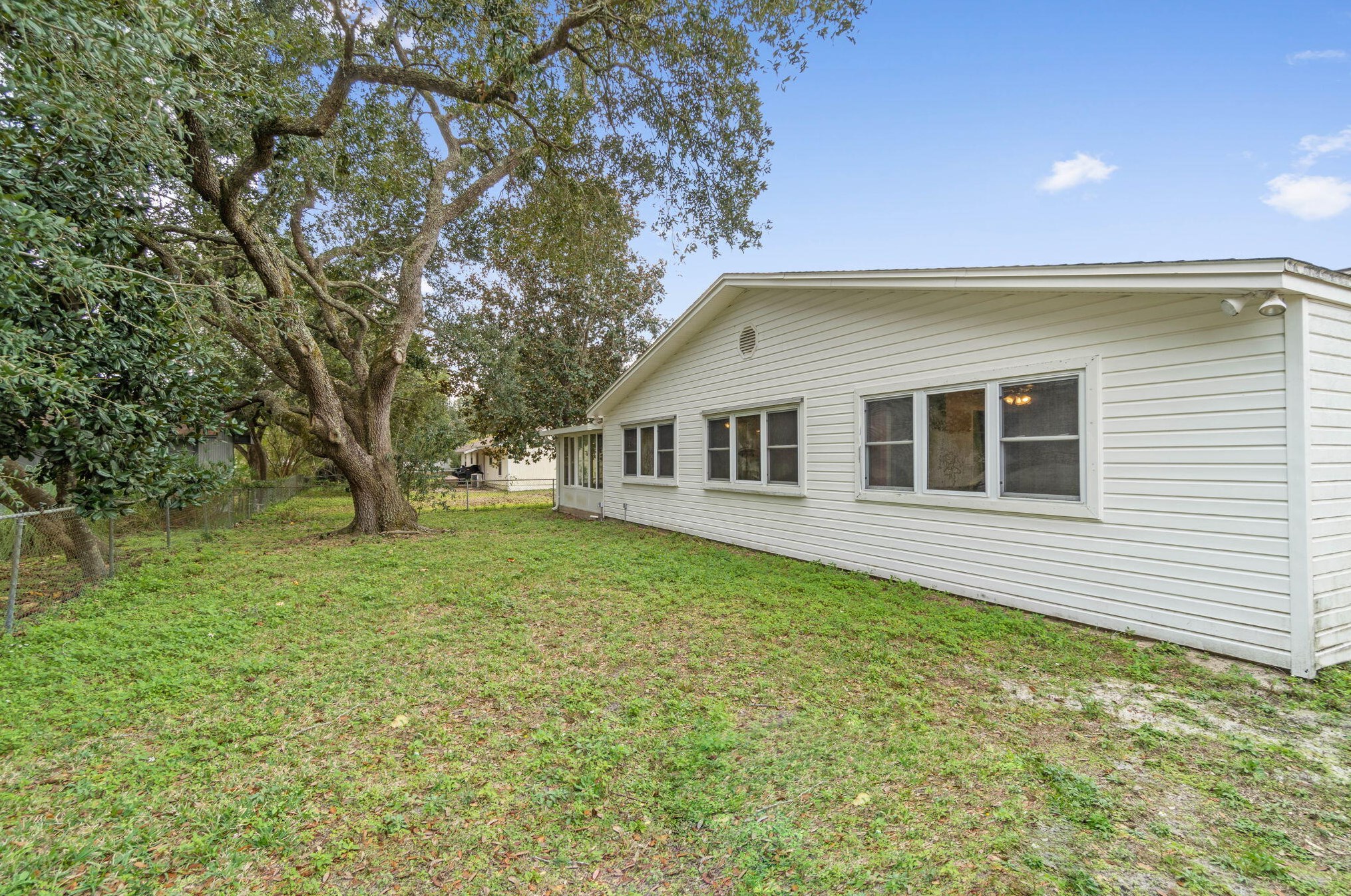 212 Squirrel Hvn Rd, Mary Esther FL  32569-2253 exterior