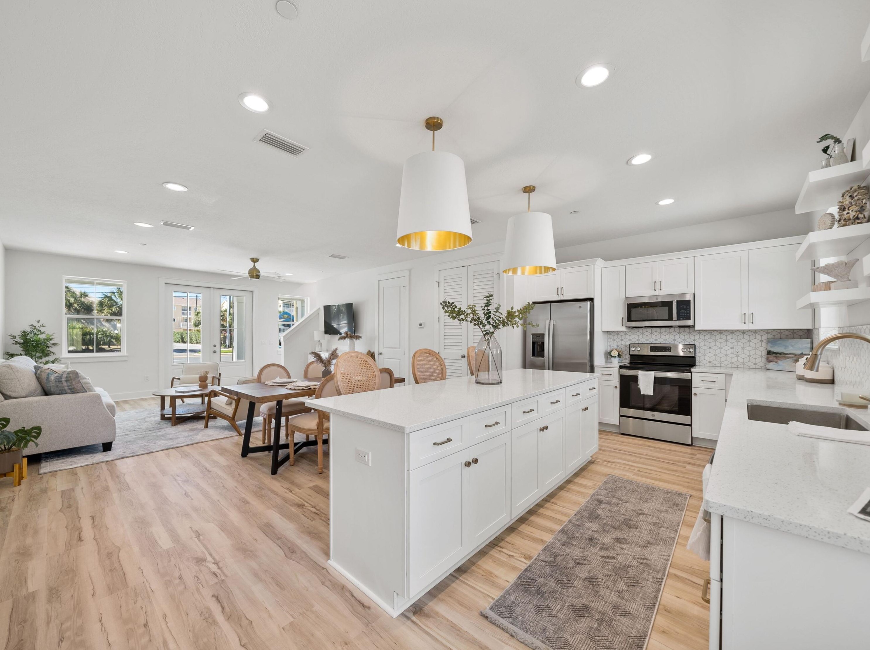 5300 Thomas Dr, Panama City FL 32408-6125 exterior