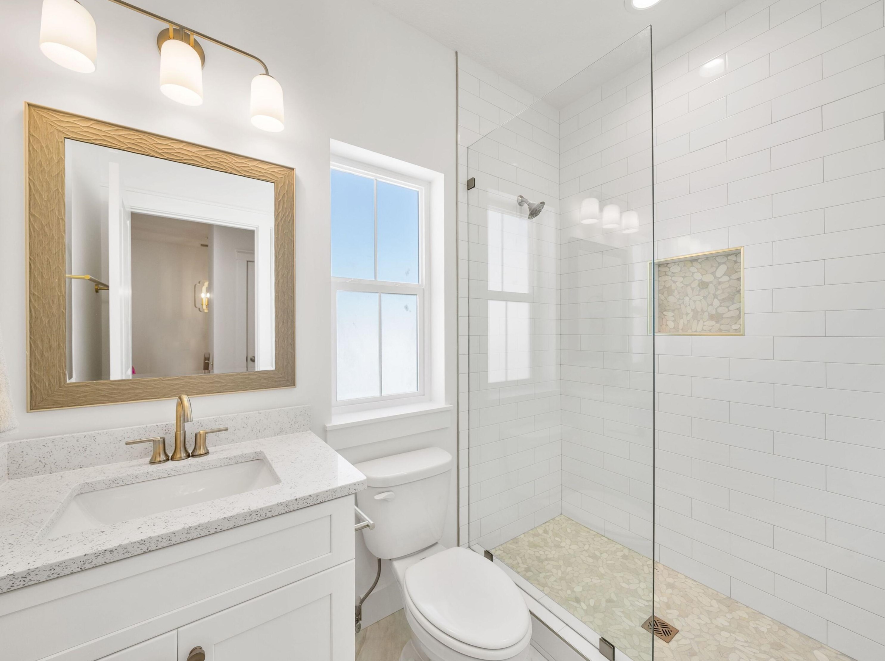 5300 Thomas Dr, Panama City FL 32408-6125 exterior