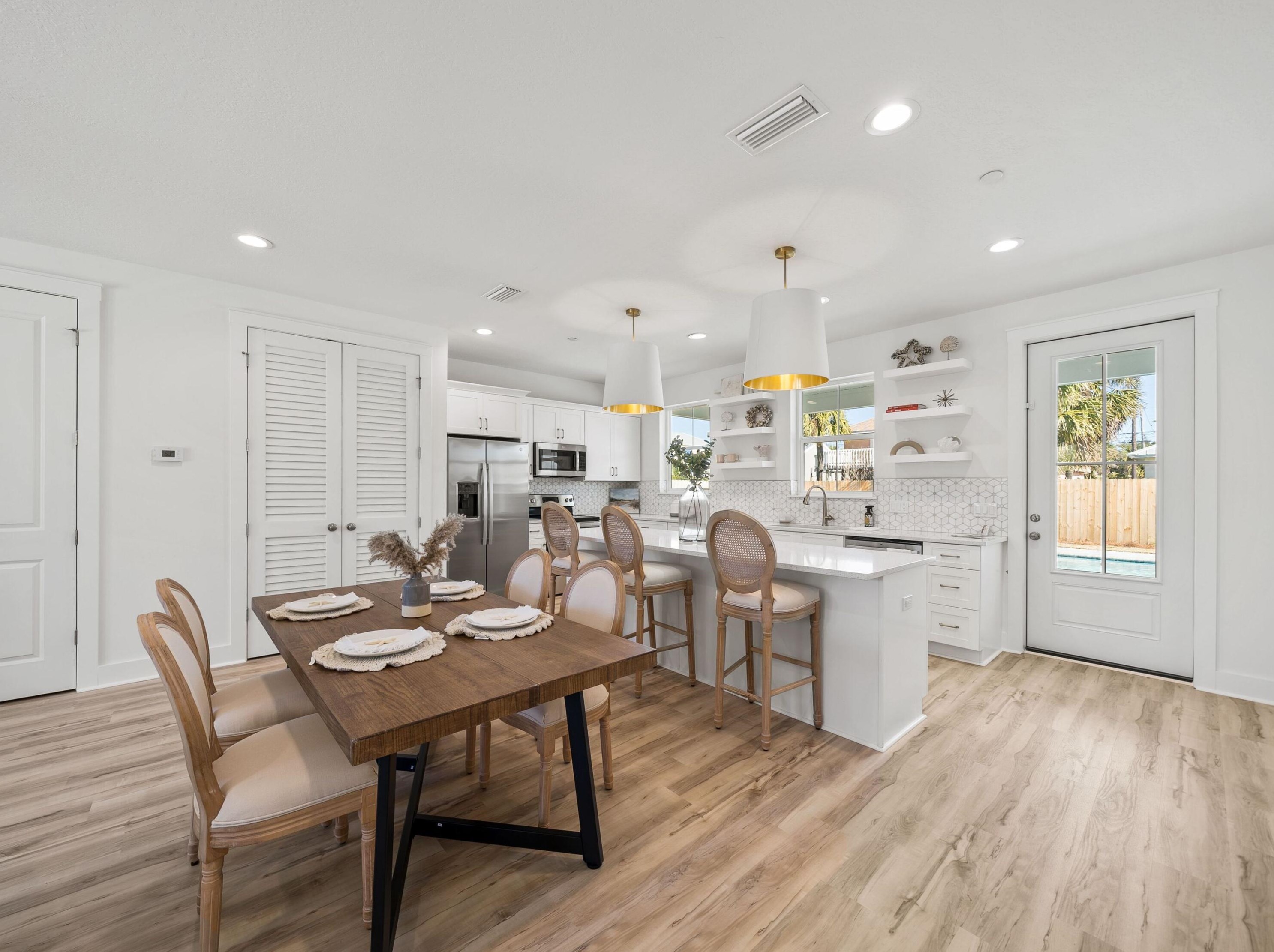 5300 Thomas Dr, Panama City FL 32408-6125 exterior