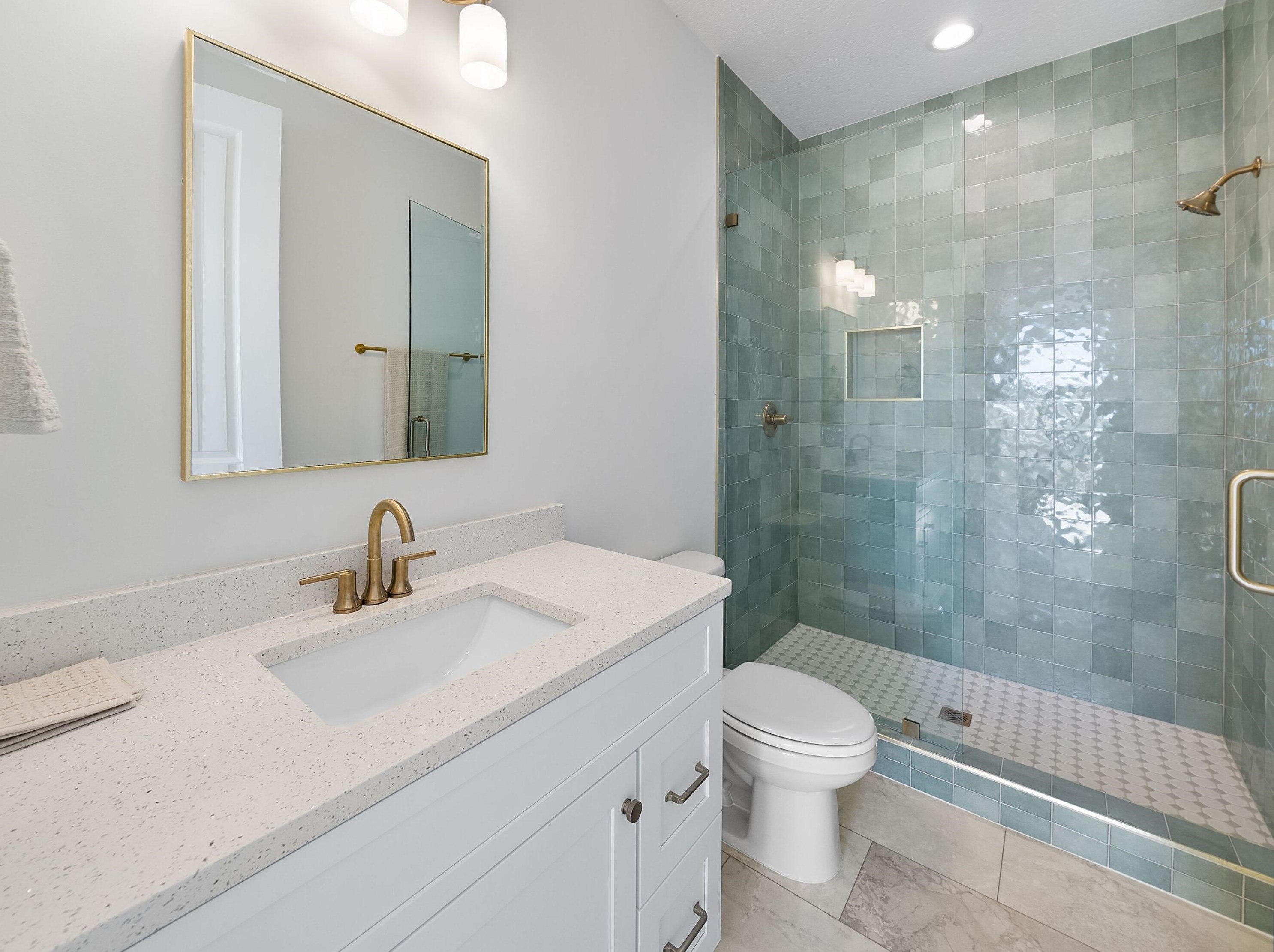 5300 Thomas Dr, Panama City FL 32408-6125 exterior