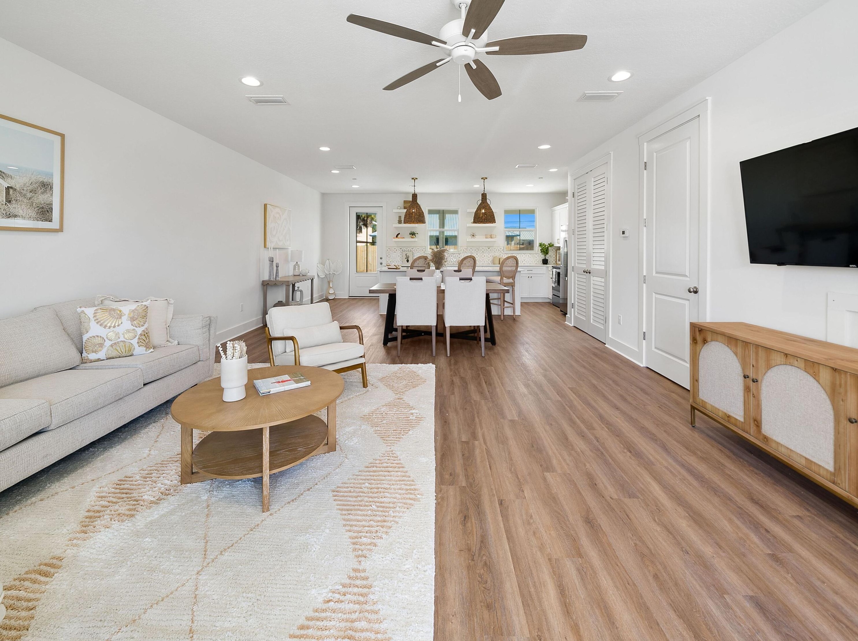 5300 Thomas Dr, Panama City FL 32408-6125 exterior