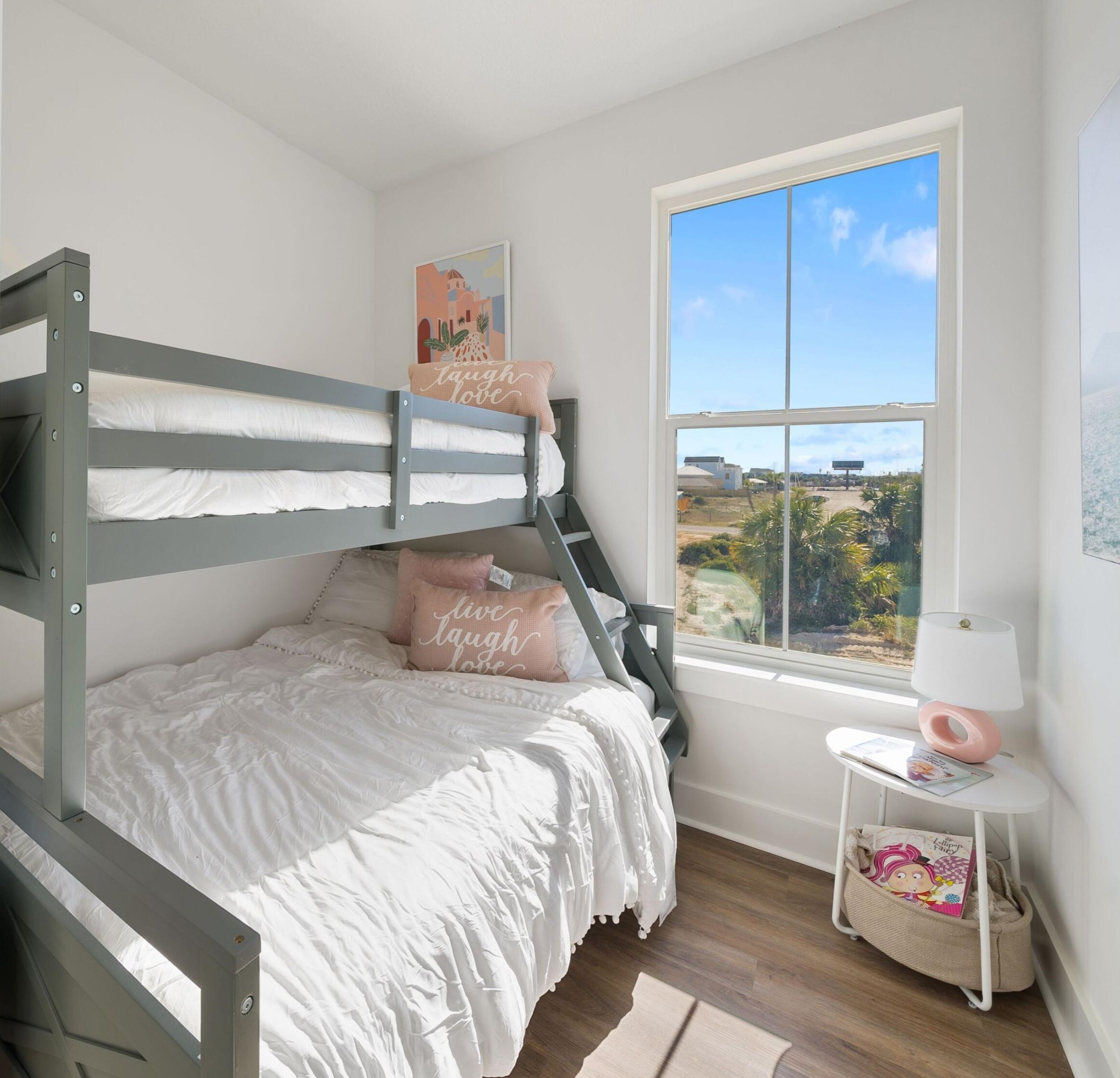 5300 Thomas Dr, Panama City FL 32408-6125 exterior