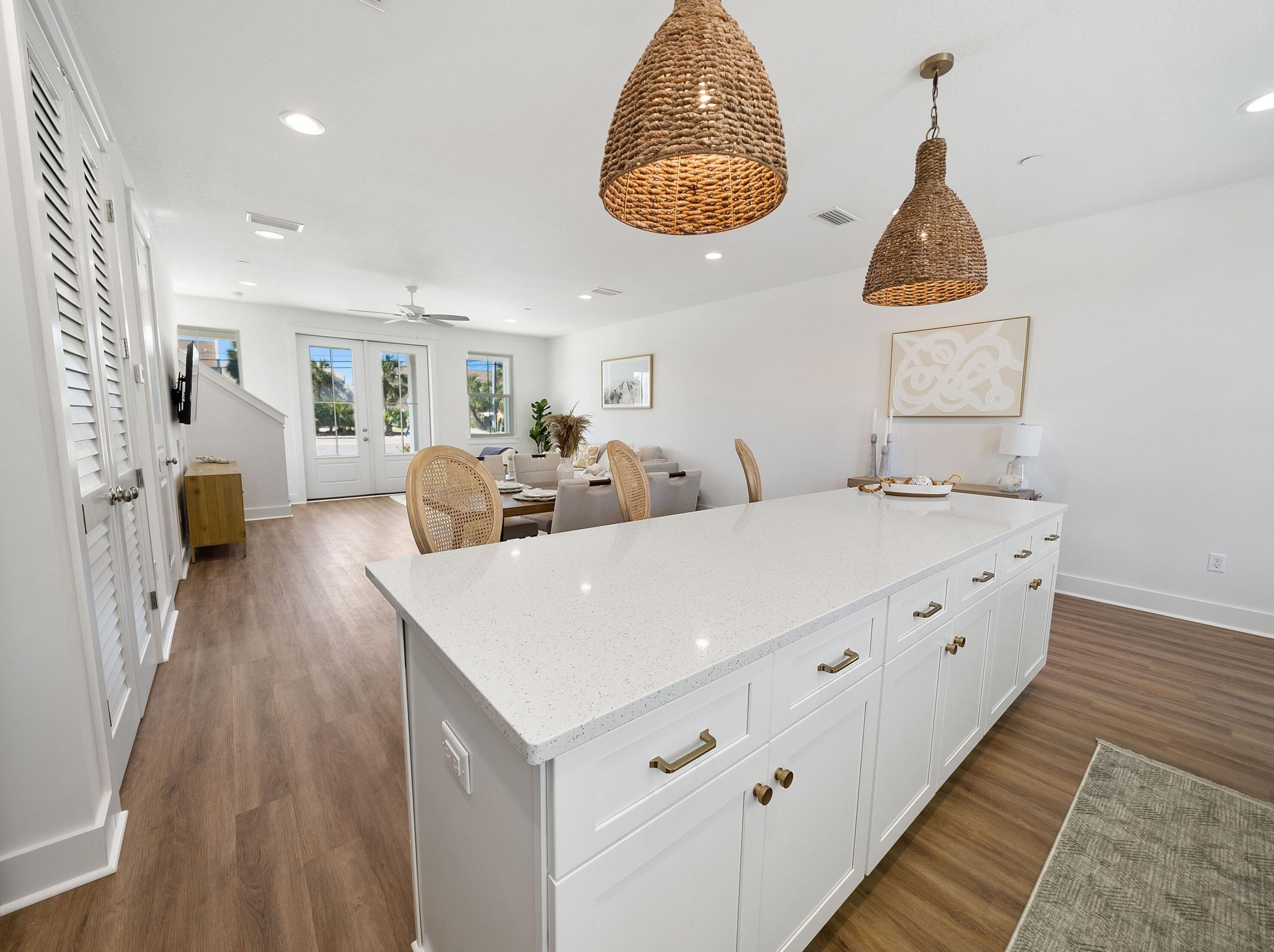 5300 Thomas Dr, Panama City FL 32408-6125 exterior