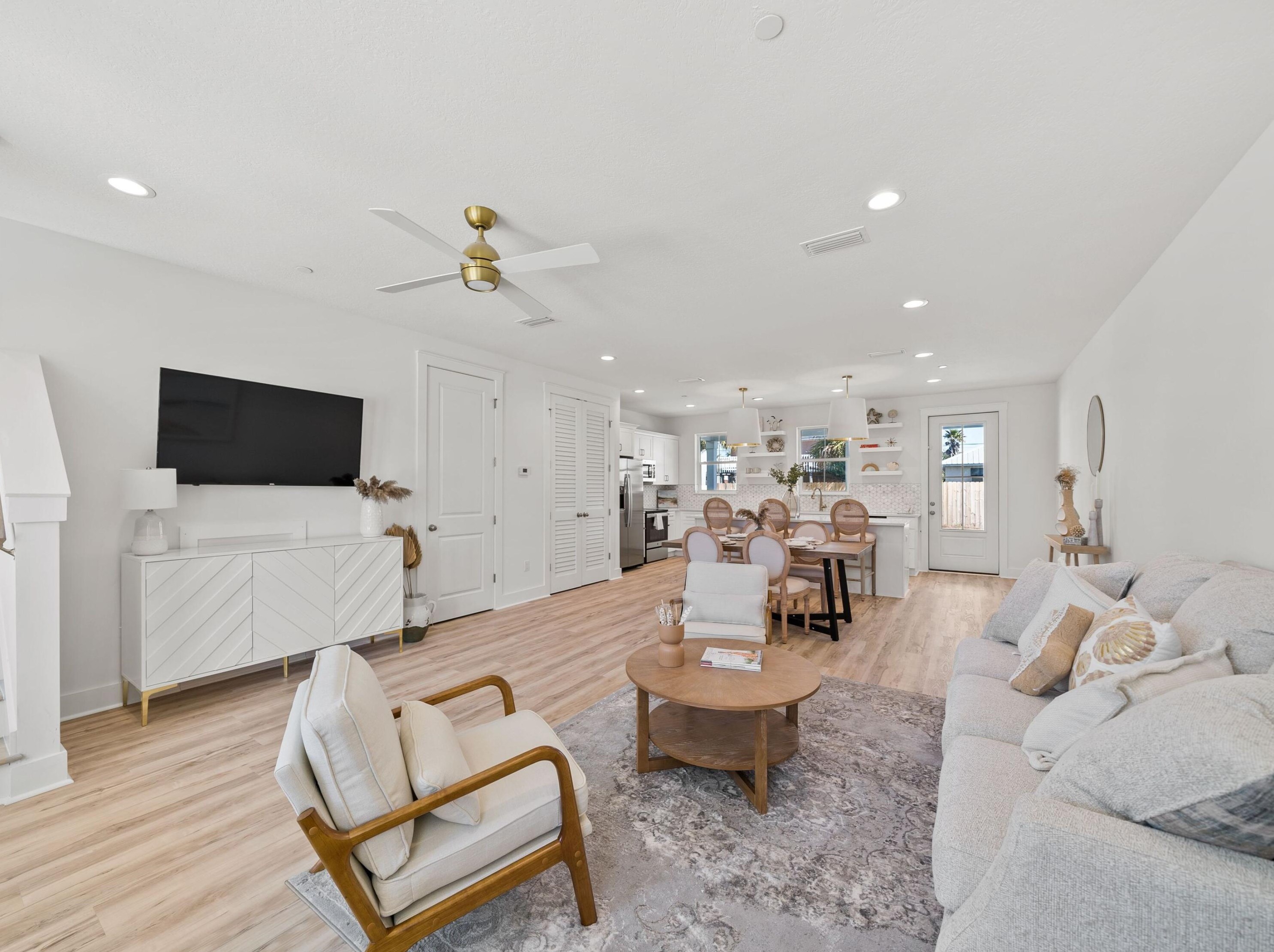 5300 Thomas Dr, Panama City FL 32408-6125 exterior