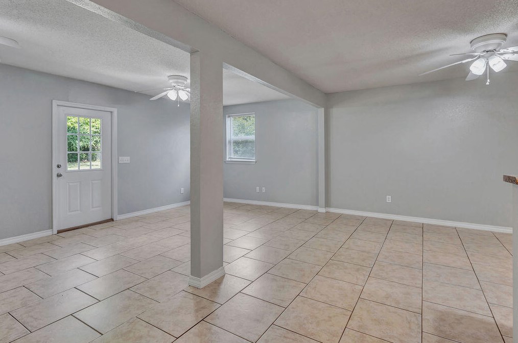 1211 Sunshine Dr, Crestview FL  32539-8901 exterior
