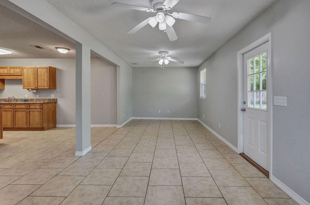 1211 Sunshine Dr, Crestview FL  32539-8901 exterior