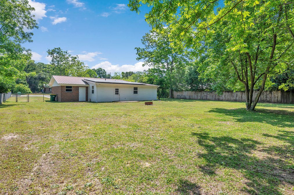1211 Sunshine Dr, Crestview FL  32539-8901 exterior