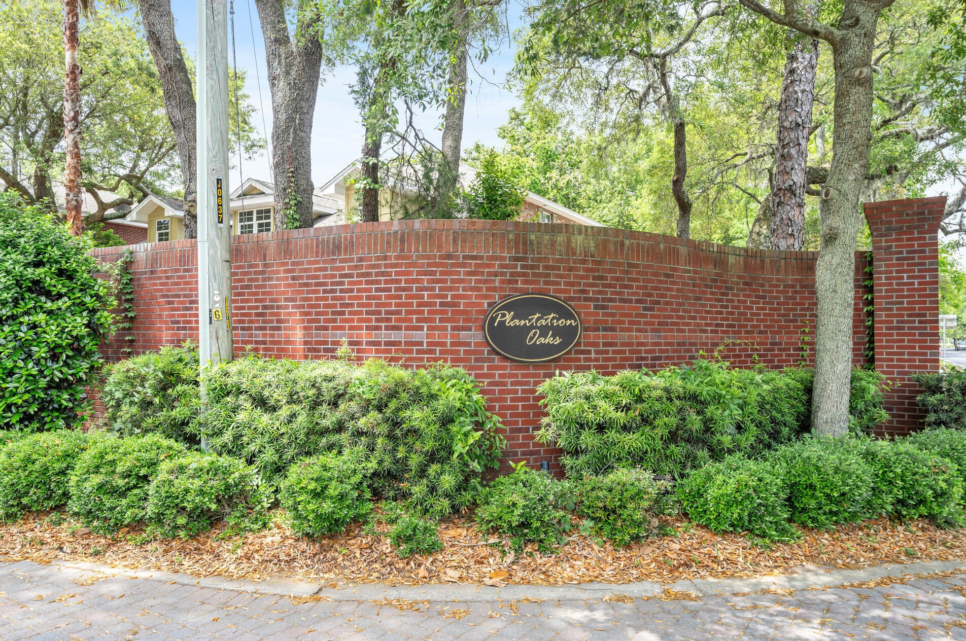 2 Plantation Oaks Dr, Mary Esther FL  32569-2902 exterior