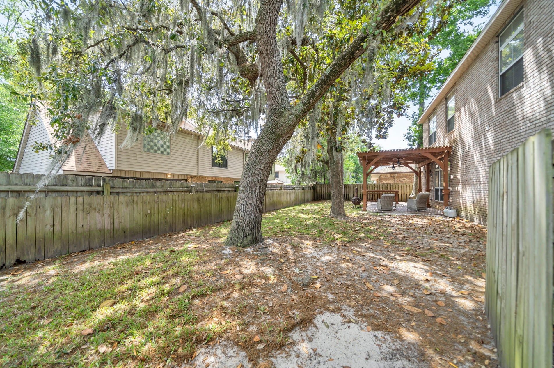 2 Plantation Oaks Dr, Mary Esther FL  32569-2902 exterior