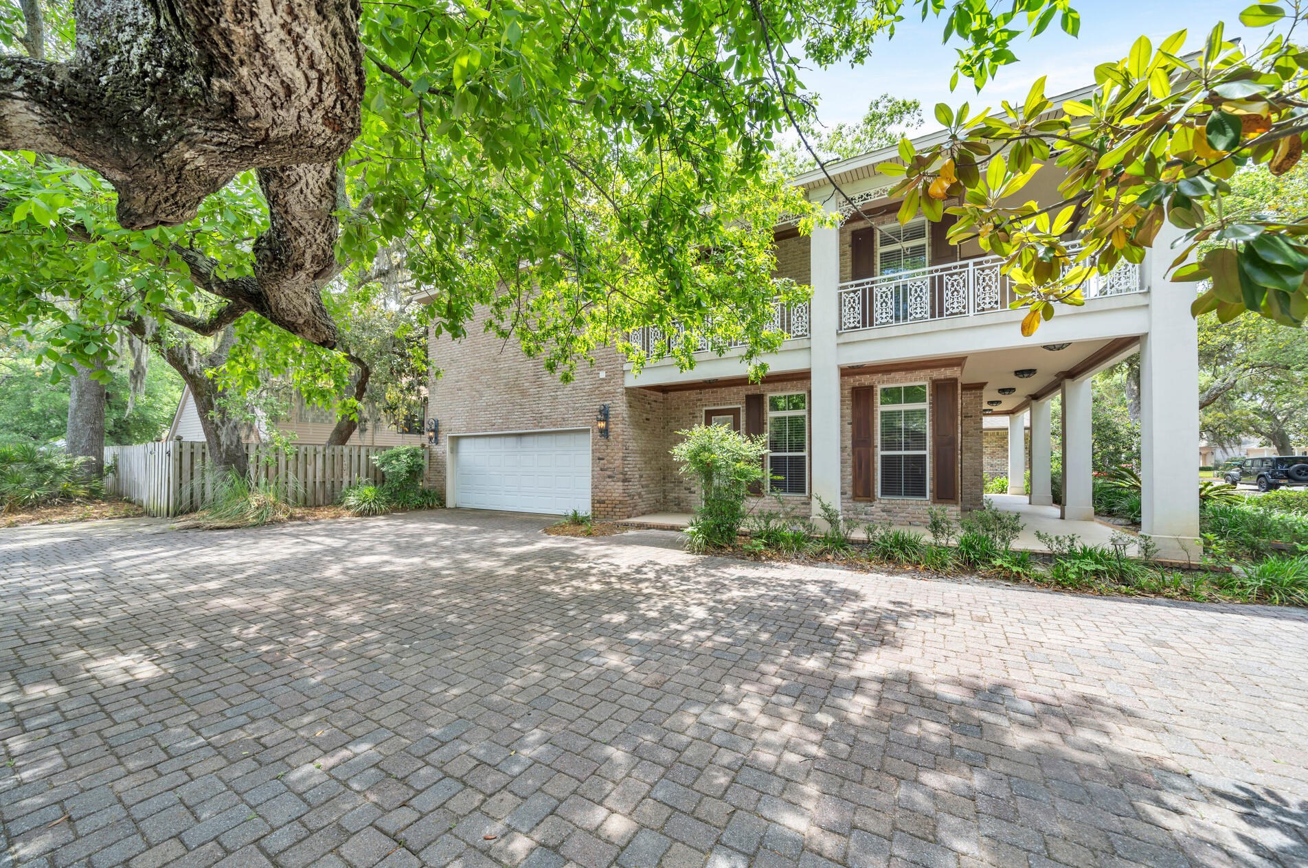 2 Plantation Oaks Dr, Mary Esther FL  32569-2902 exterior