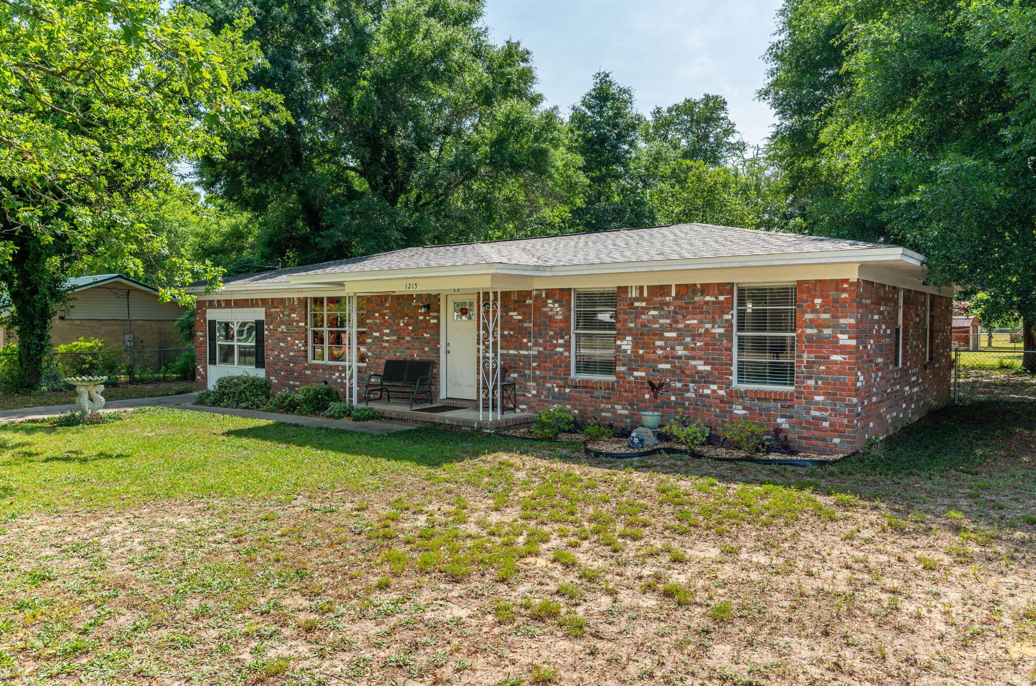 1215 Pinewood Ln, Crestview FL  32539-8509 exterior