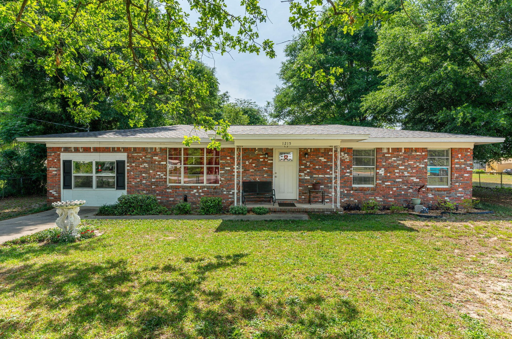 1215 Pinewood Ln, Crestview FL  32539-8509 exterior