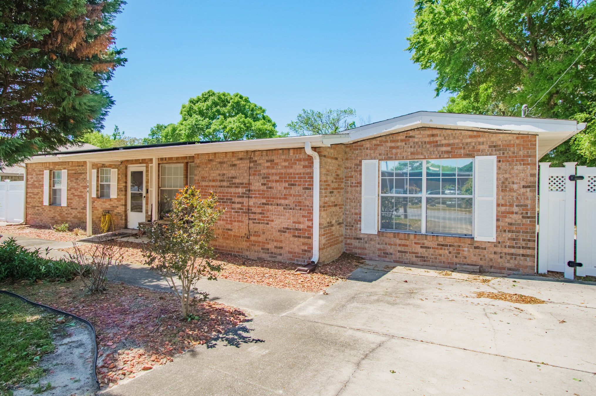 104 Wright Pkwy, Fort Walton Beach FL  32548-5208 exterior