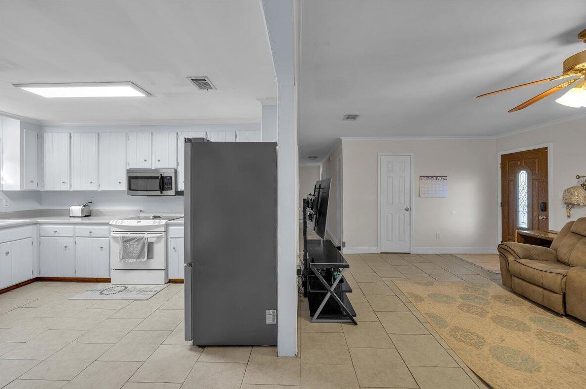 1347 Continental Dr, Pensacola FL 32506-3678 exterior