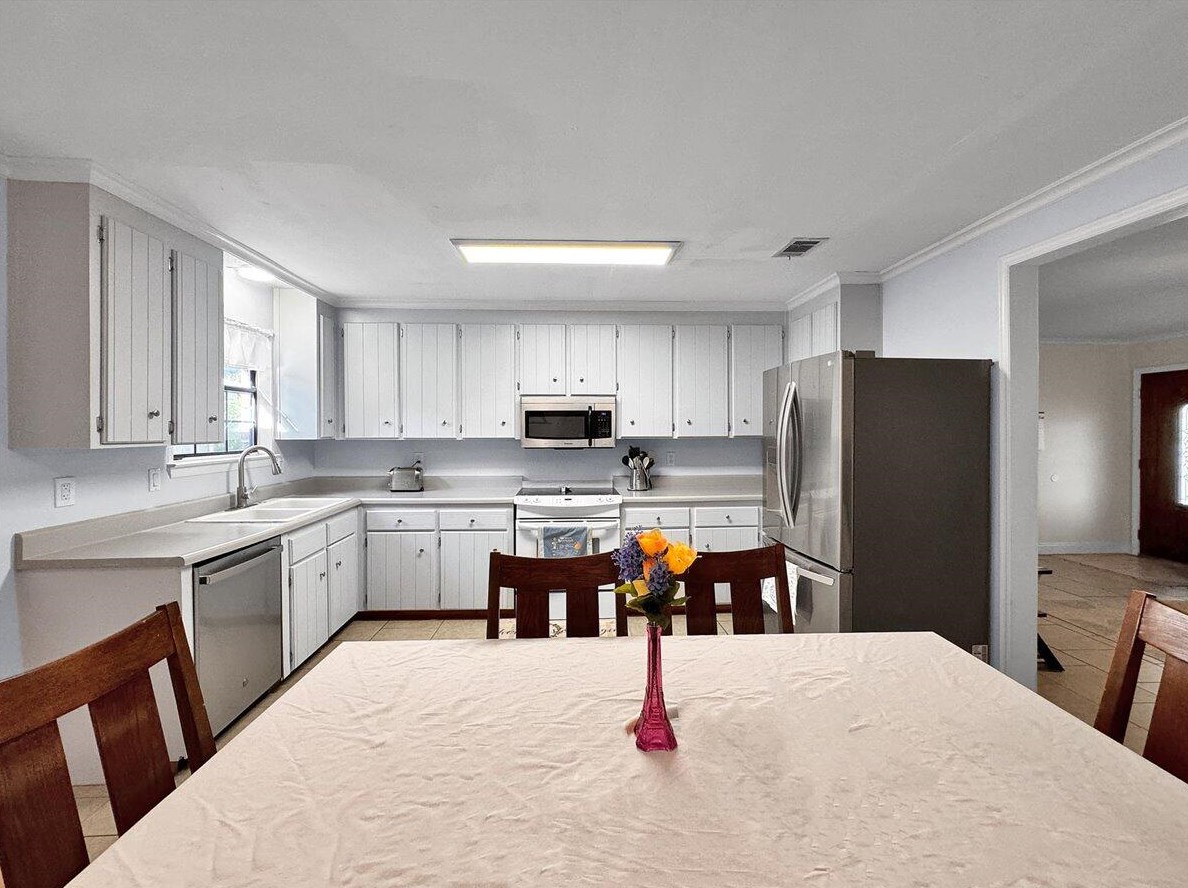 1347 Continental Dr, Pensacola FL 32506-3678 exterior